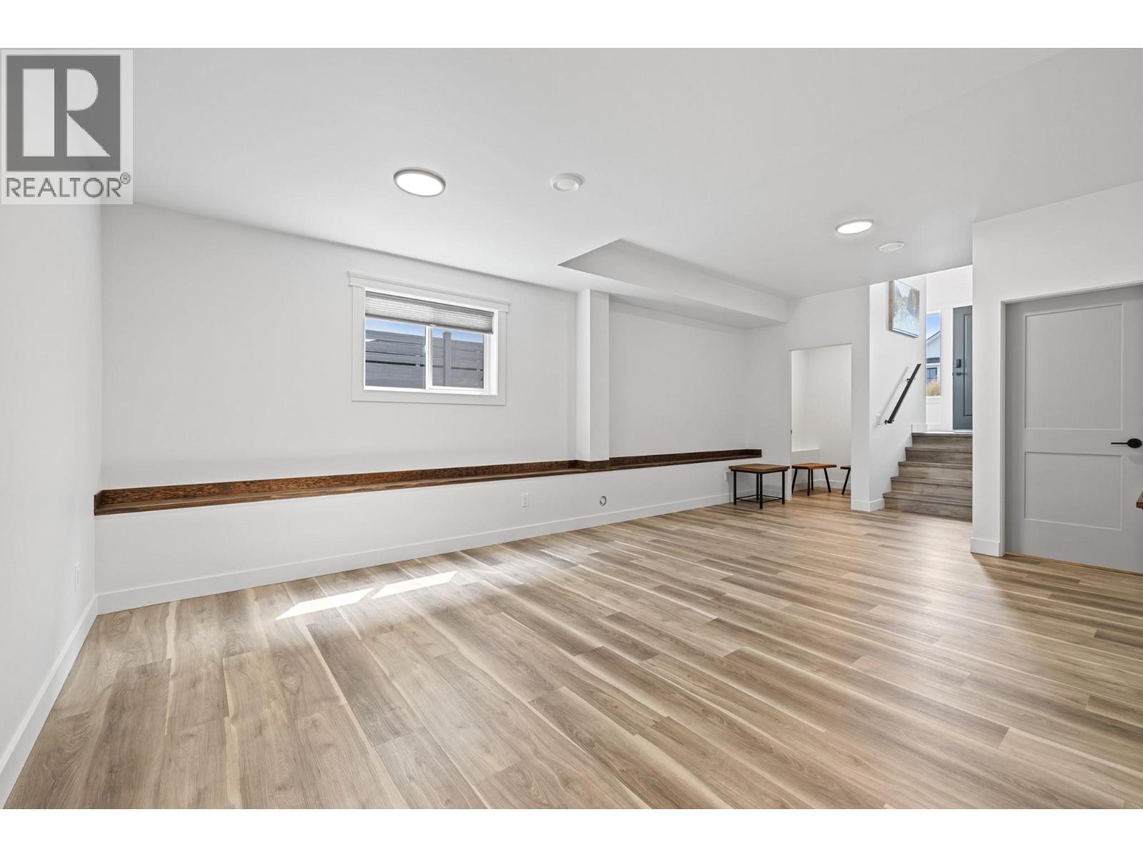 712 Lake Court - 27