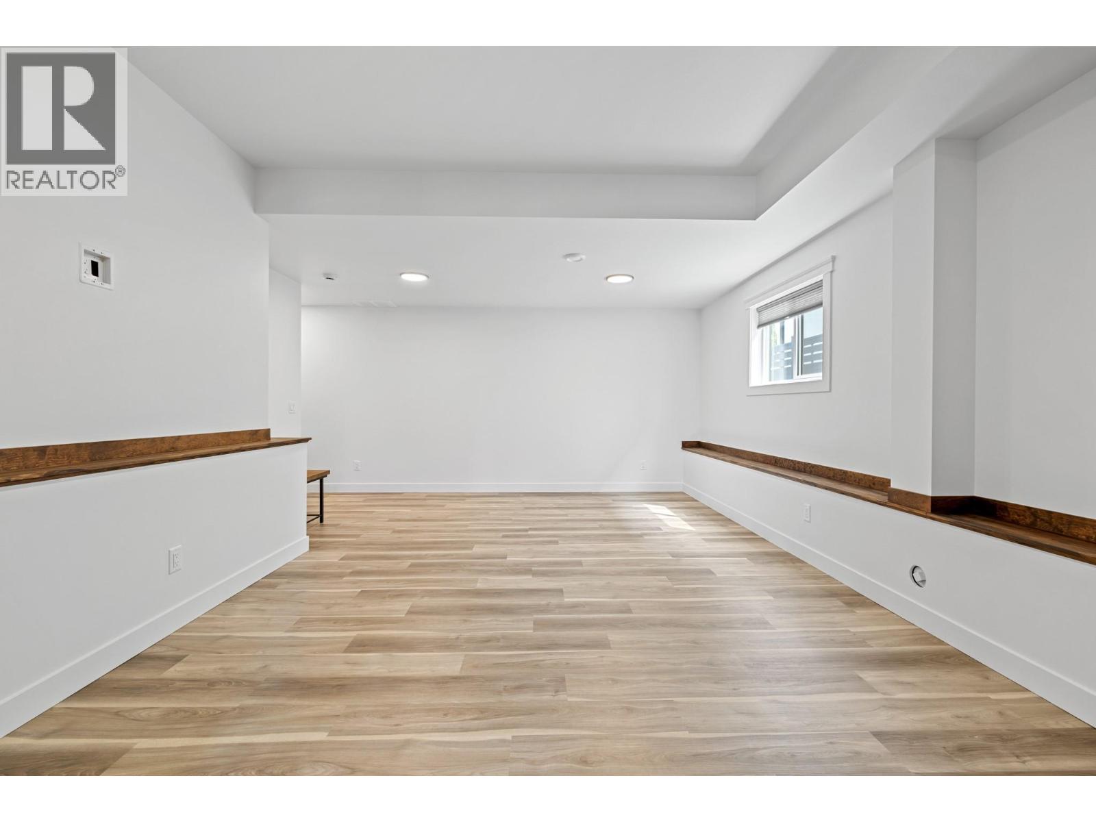 712 Lake Court - 28