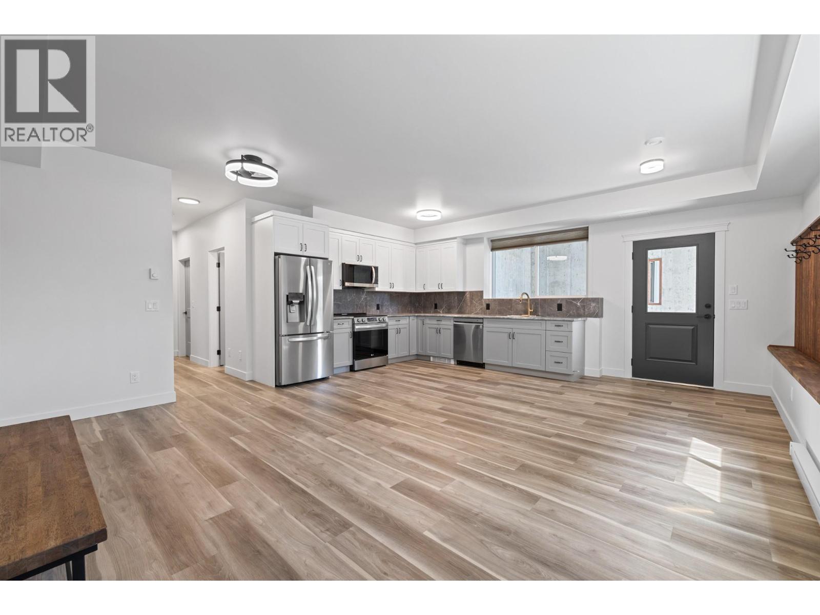 712 Lake Court - 34