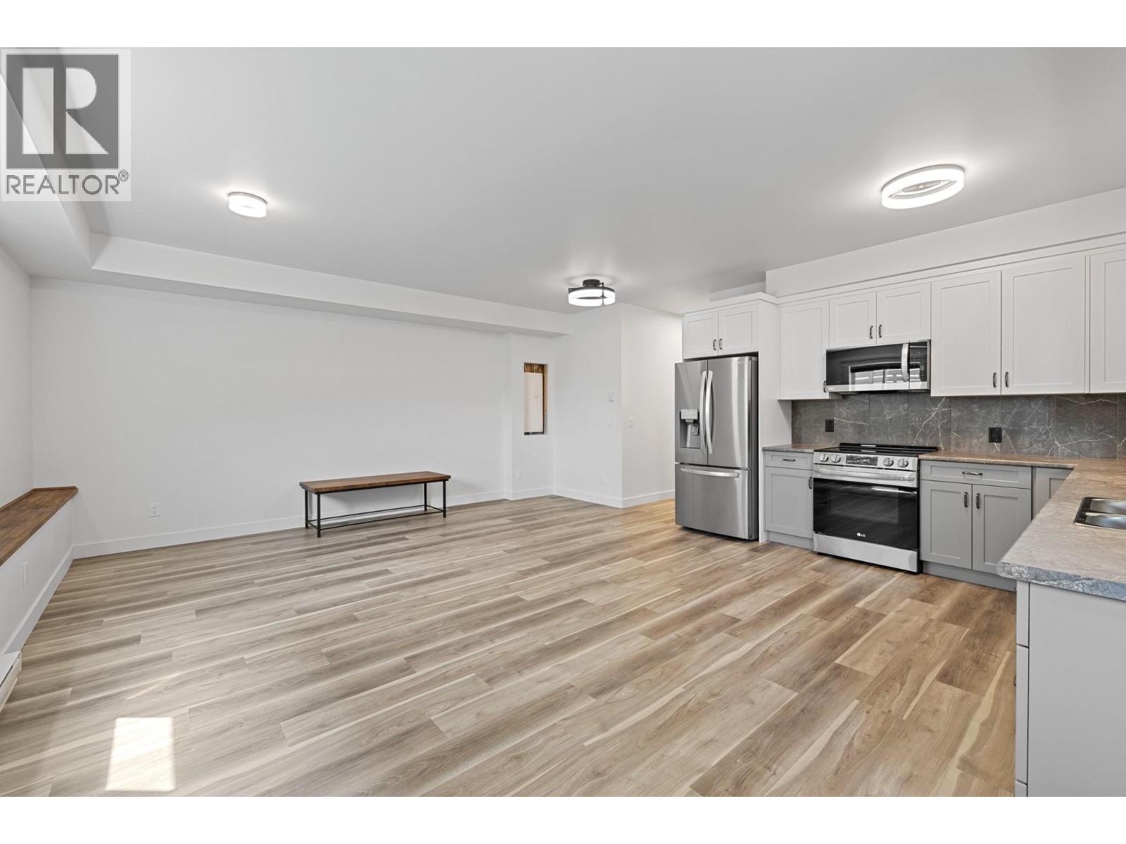 712 Lake Court - 35