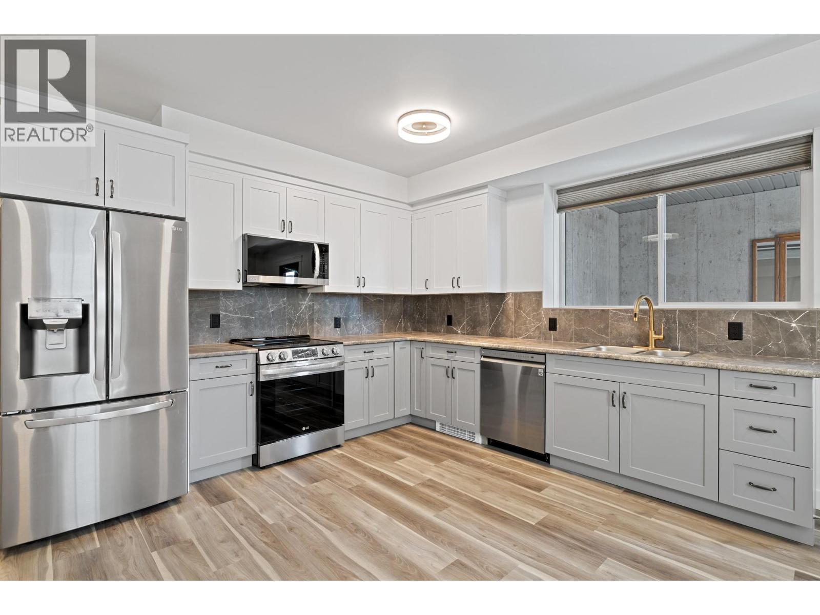 712 Lake Court - 36