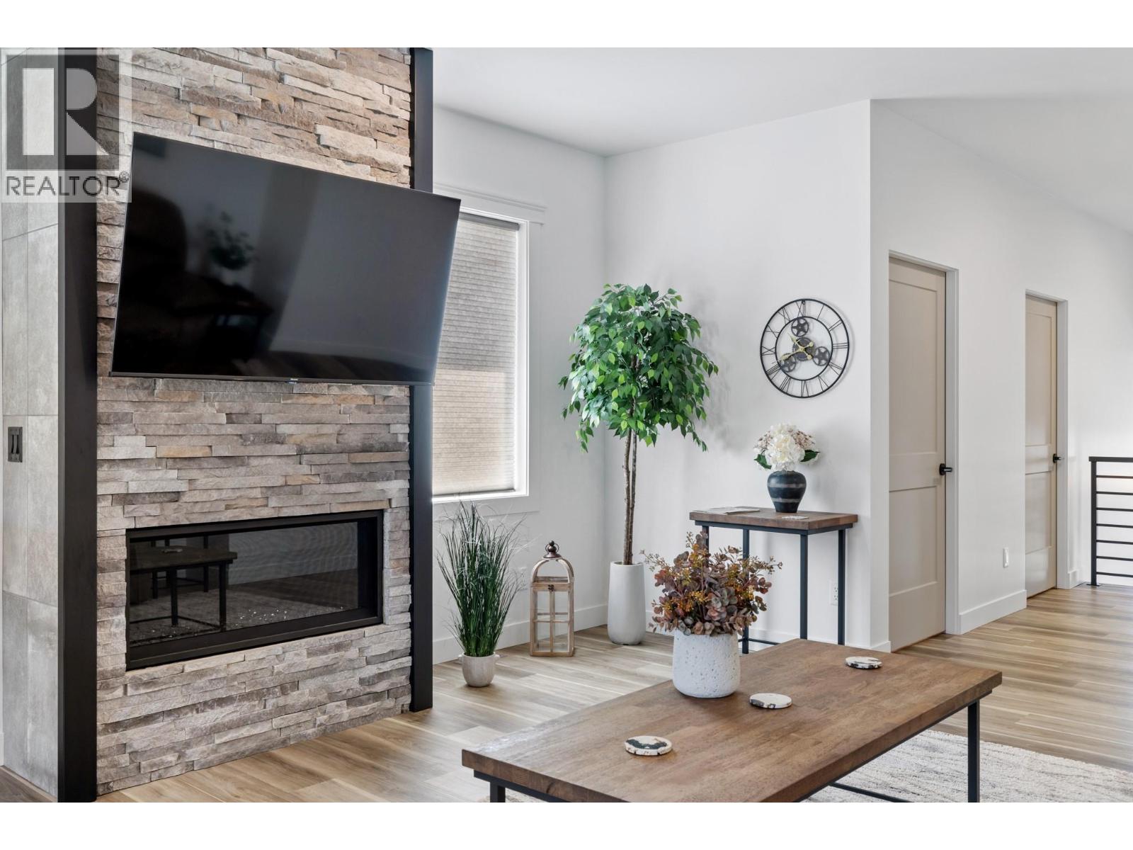 712 Lake Court - 4