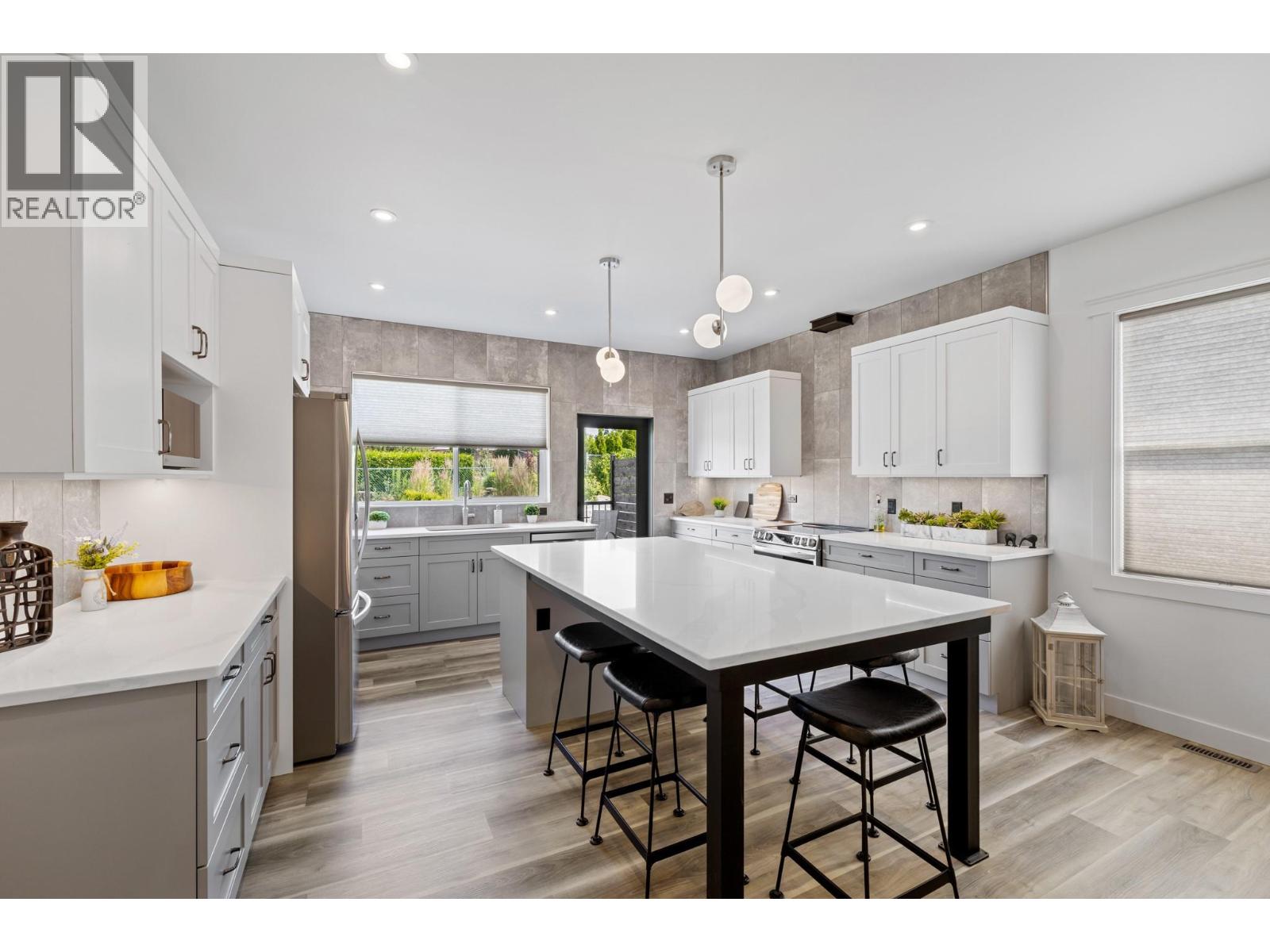 712 Lake Court - 6