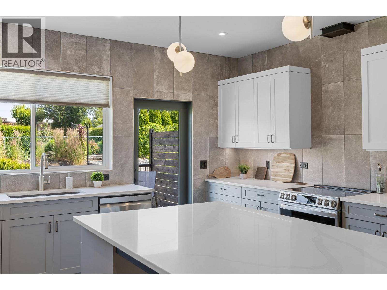712 Lake Court - 7