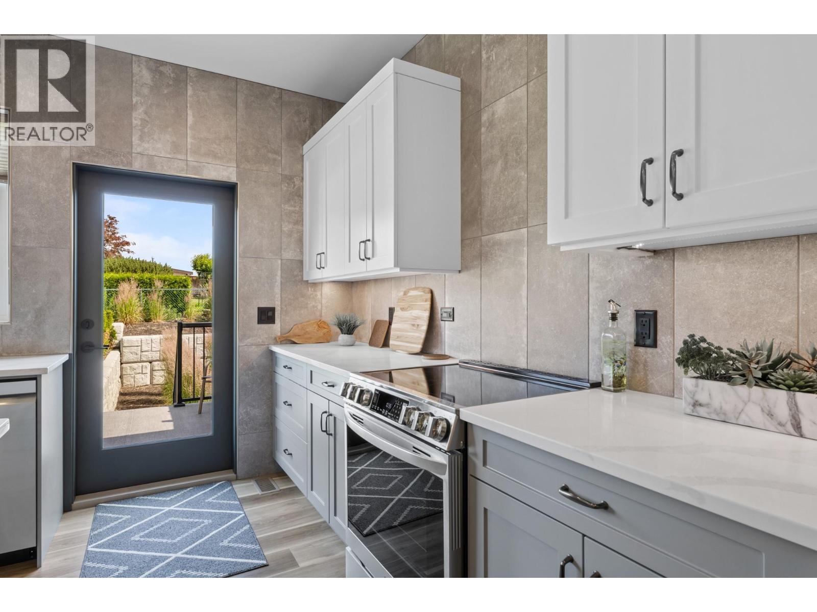 712 Lake Court - 8