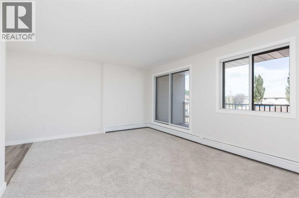 #216 85 Foxbend Crescent N - 16