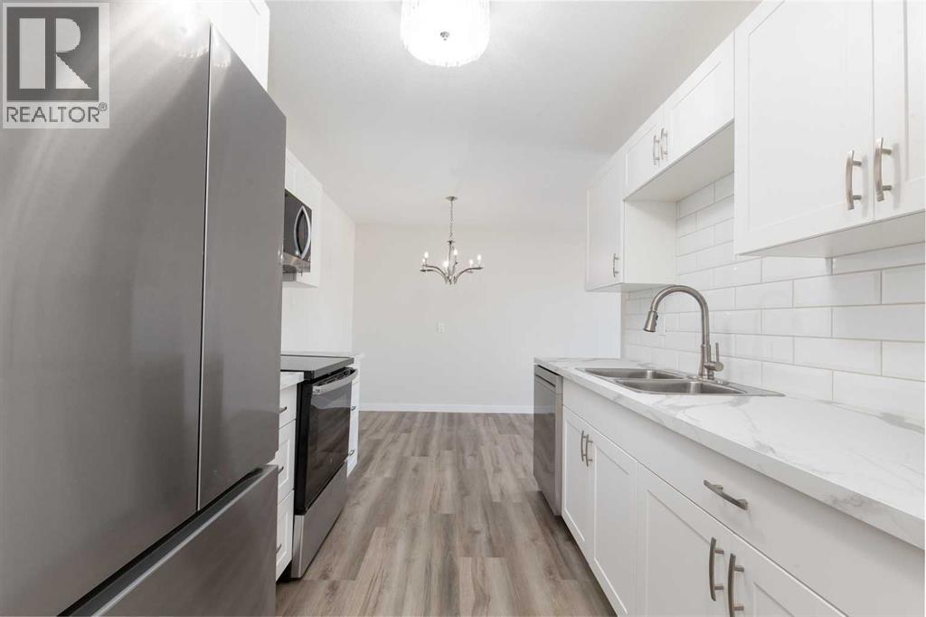 #216 85 Foxbend Crescent N - 13