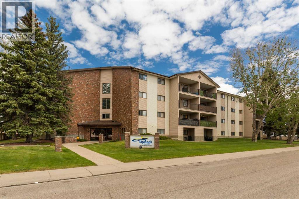 #216 85 Foxbend Crescent N - 1