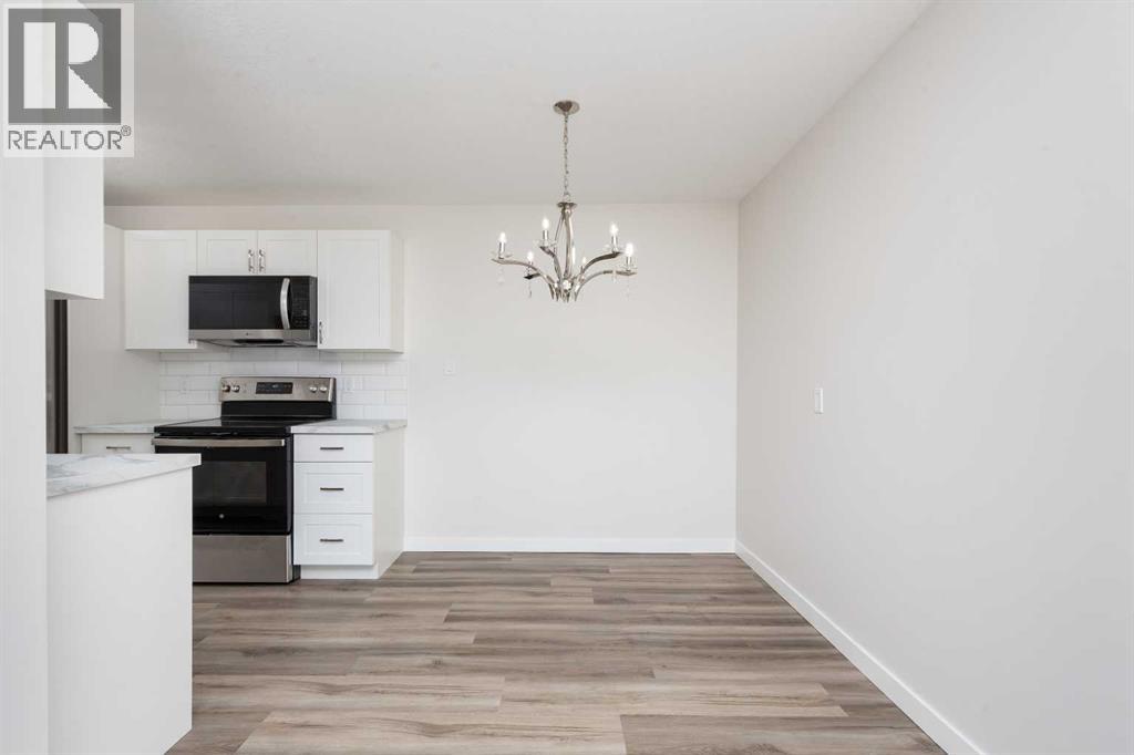 #216 85 Foxbend Crescent N - 14