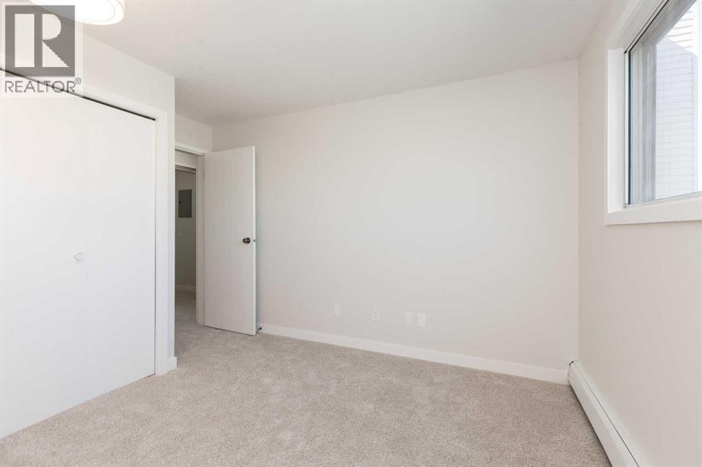 #216 85 Foxbend Crescent N - 20