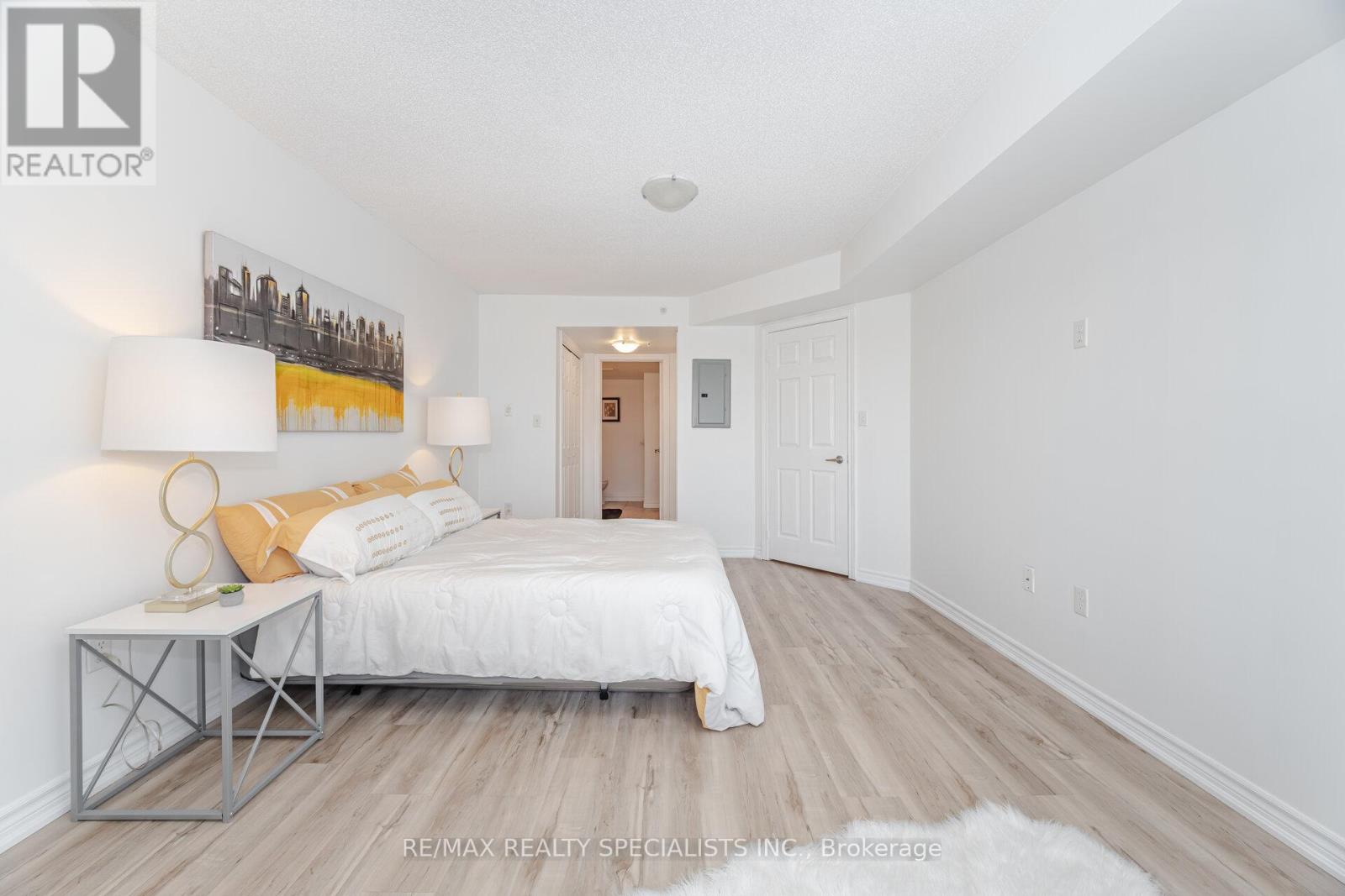 #412 1350 MAIN STREET E - 23