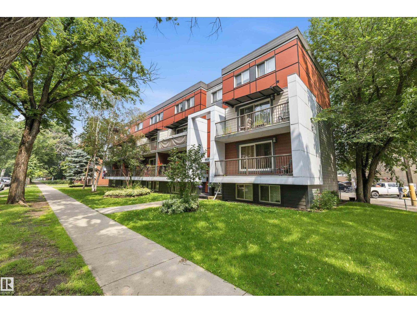 #8 10931 83 ST NW - 11