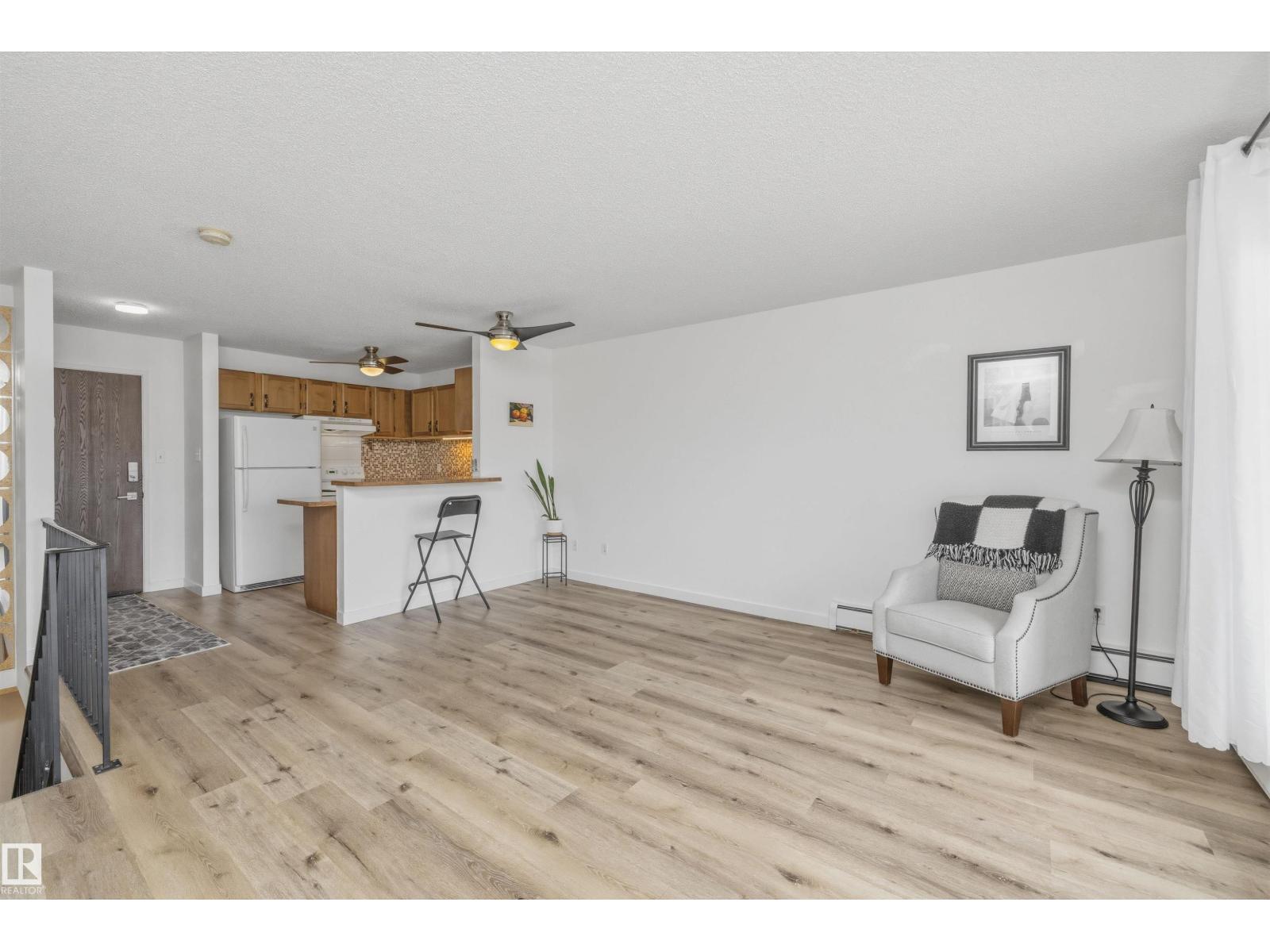 #8 10931 83 ST NW - 18