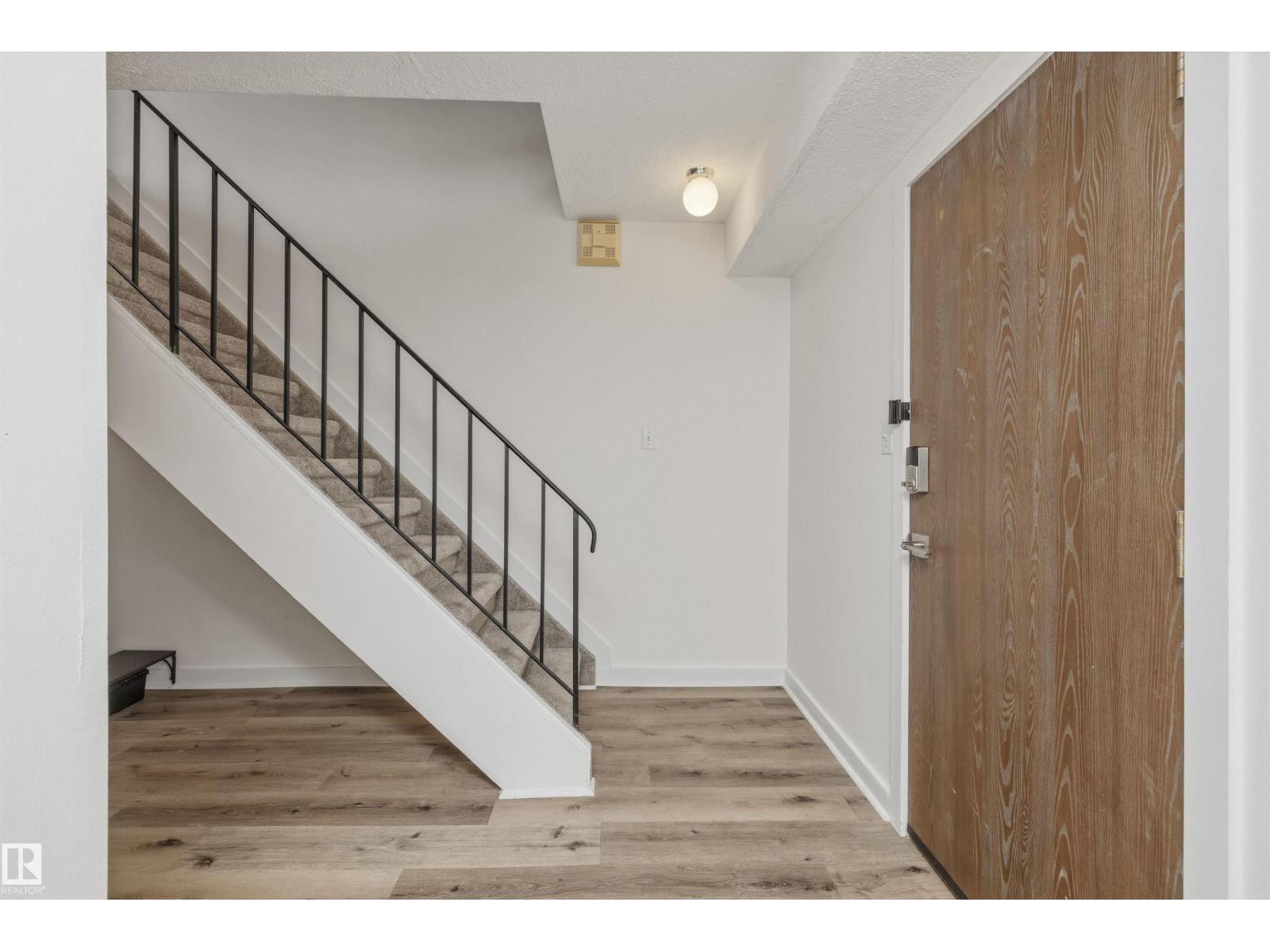 #8 10931 83 ST NW - 21