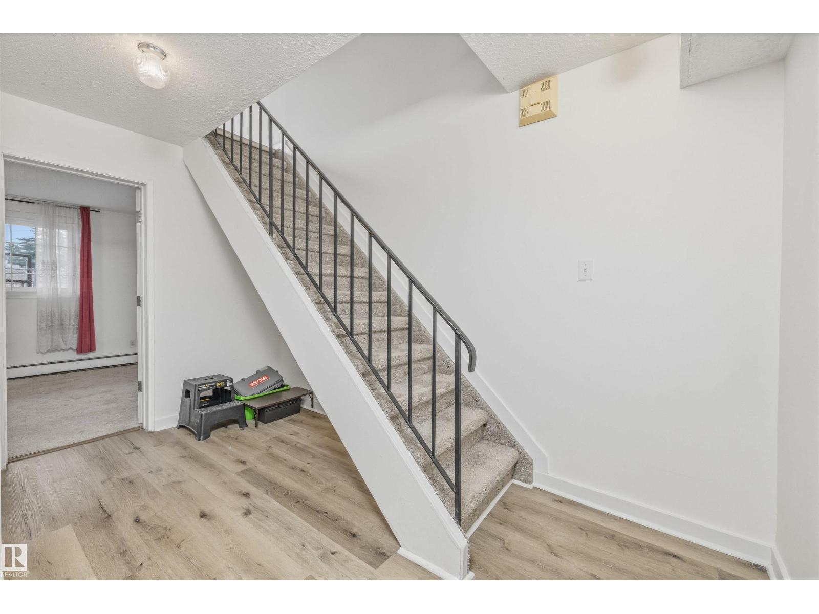 #8 10931 83 ST NW - 22