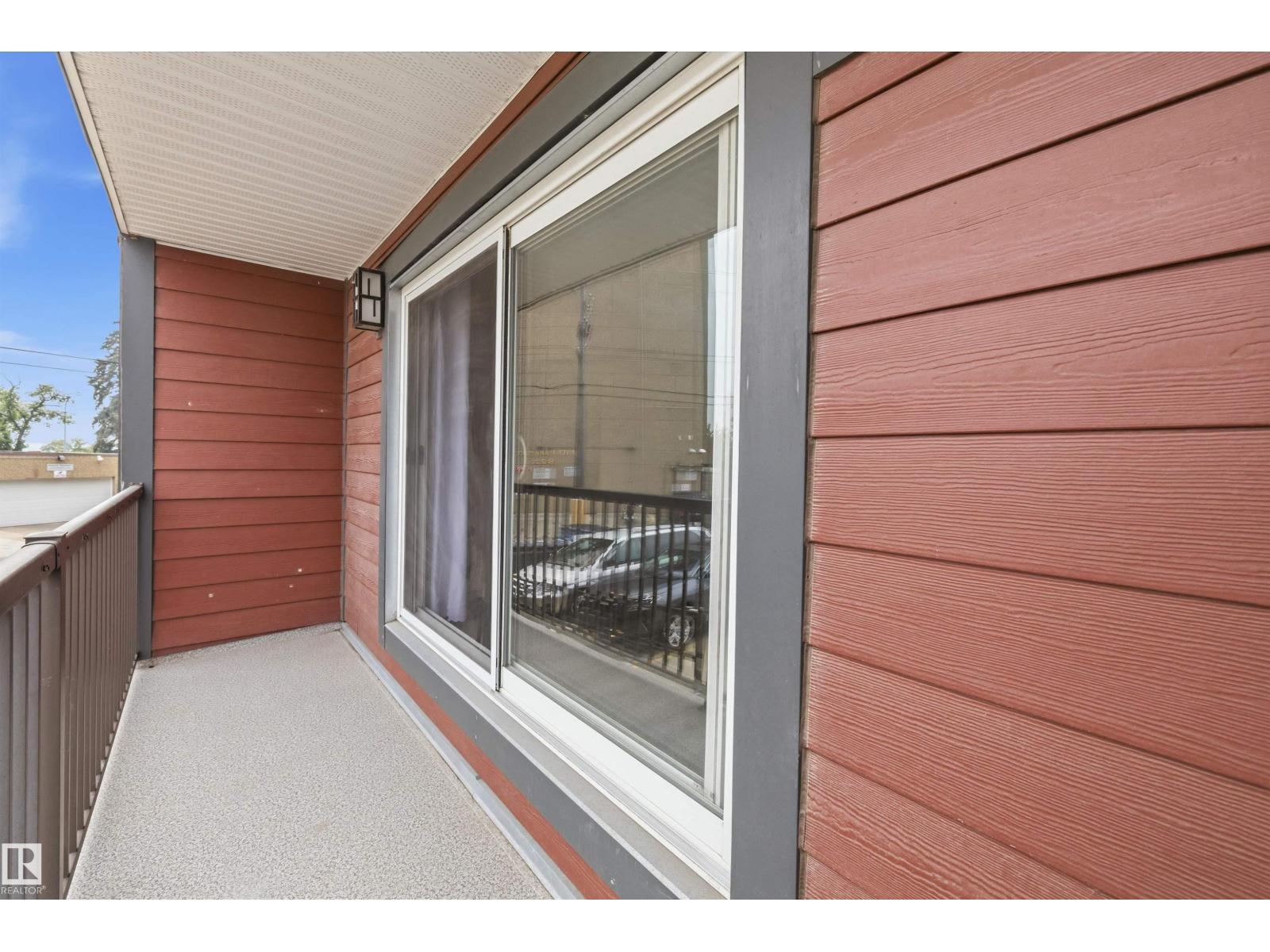 #8 10931 83 ST NW - 28