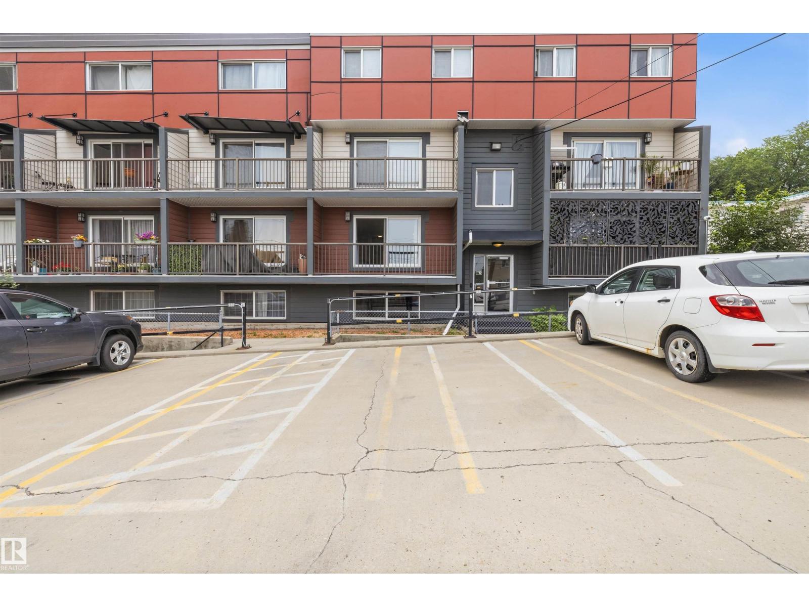 #8 10931 83 ST NW - 31