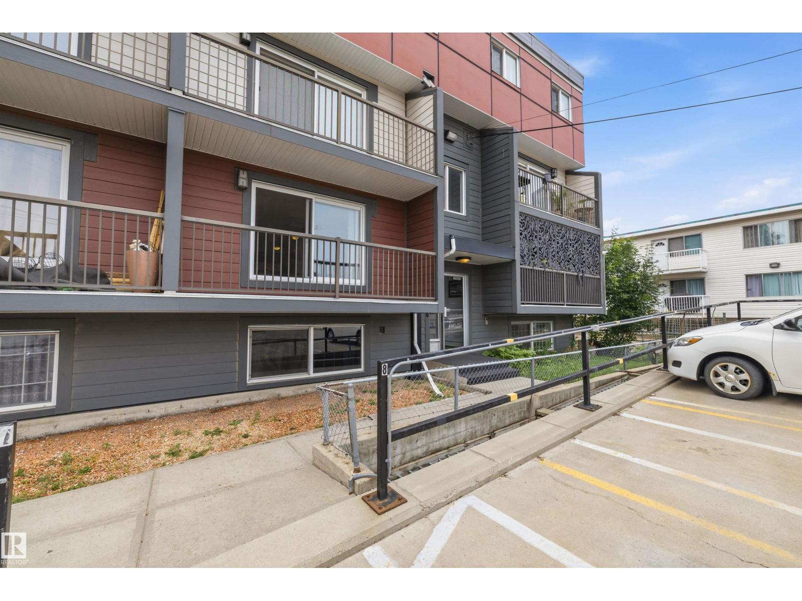 #8 10931 83 ST NW - 33