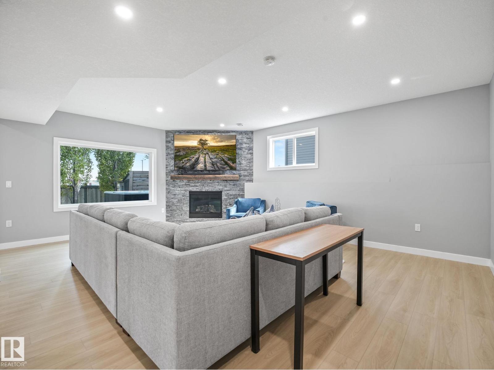 4115 58 ST - 38