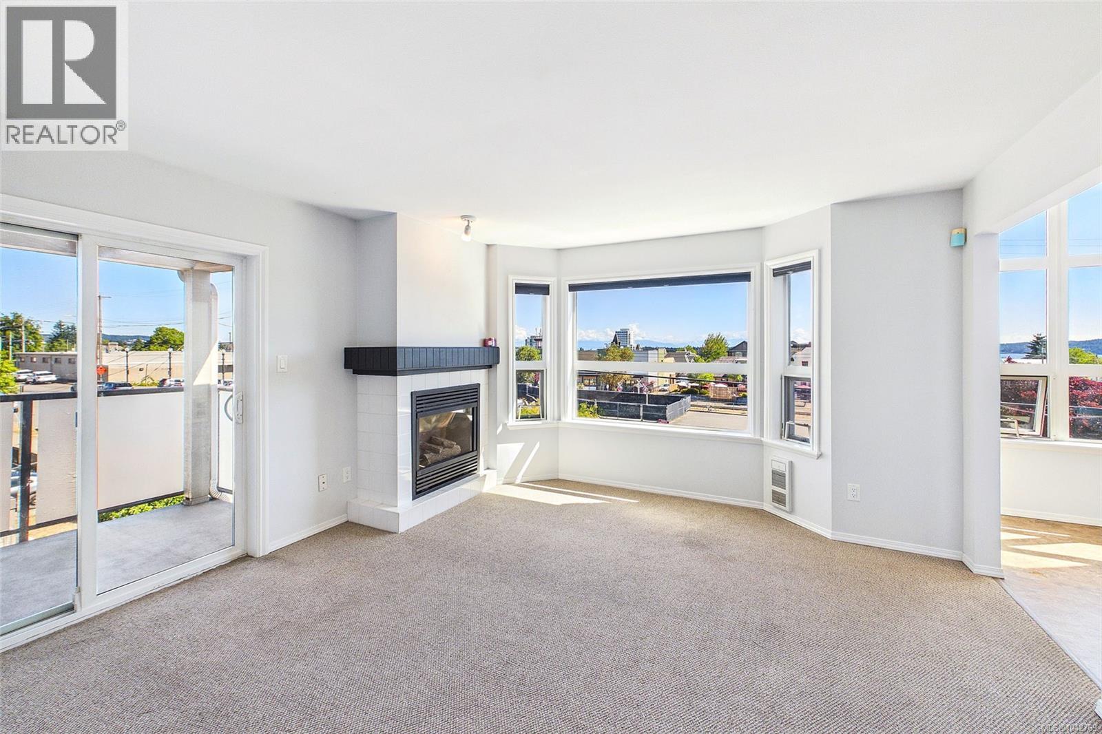 #304 327 Prideaux St - 1
