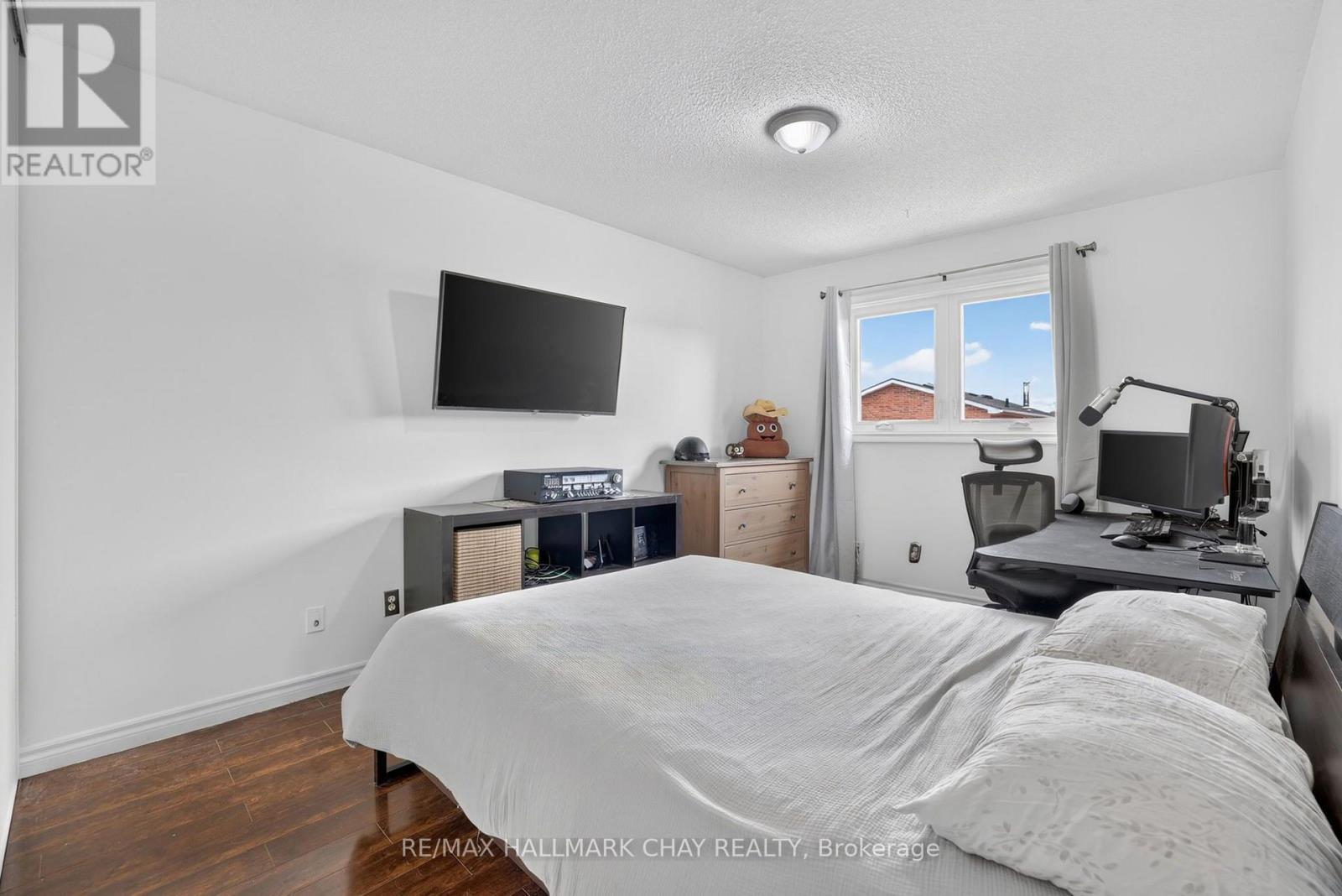 76 DONNA DRIVE - 21