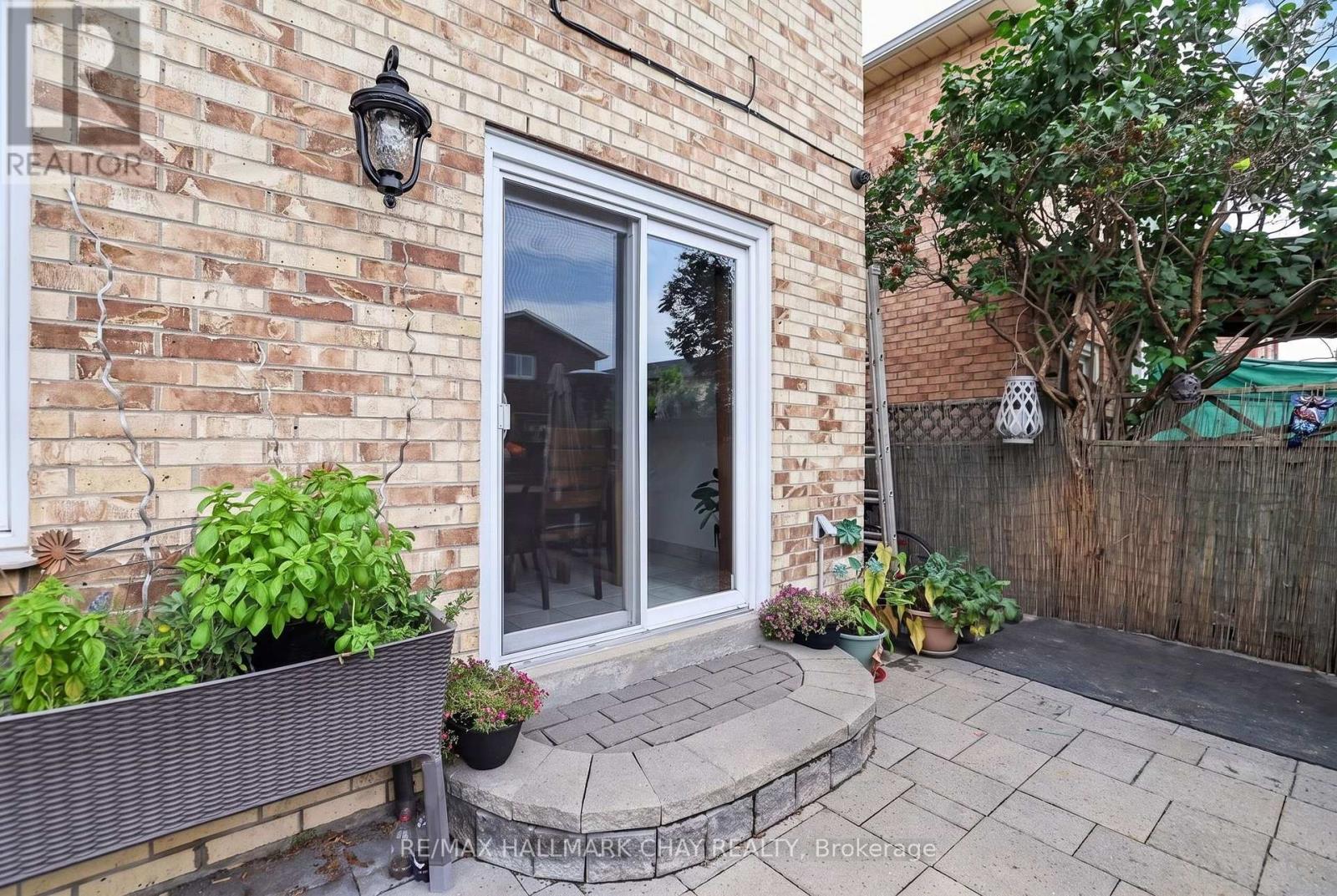 76 DONNA DRIVE - 26