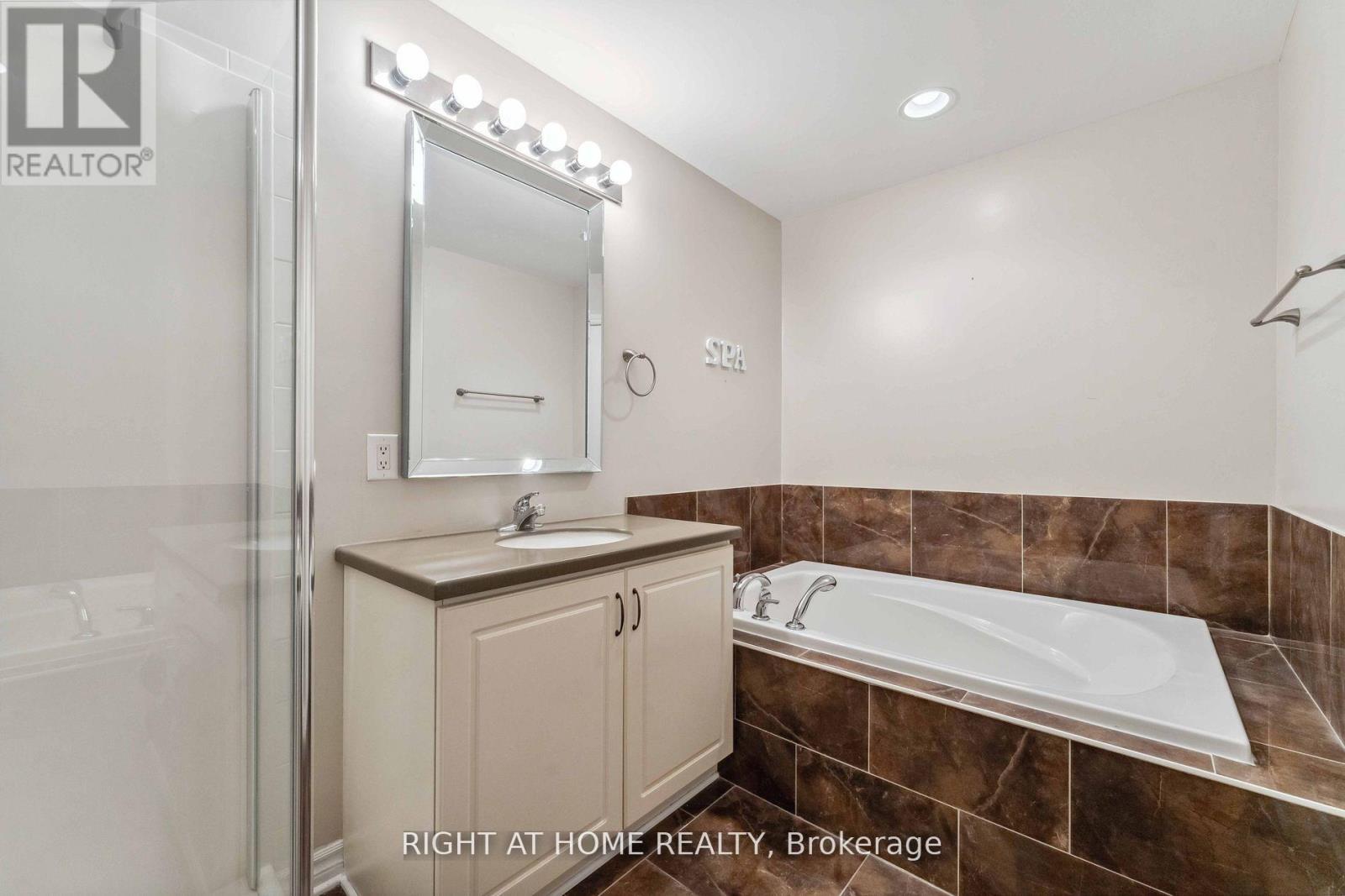 3 Bed, 3 Bath House for Rent in Ottawa – 130 TANDALEE CRESCENT, Ottawa – MLS# X13595356 - Image 14