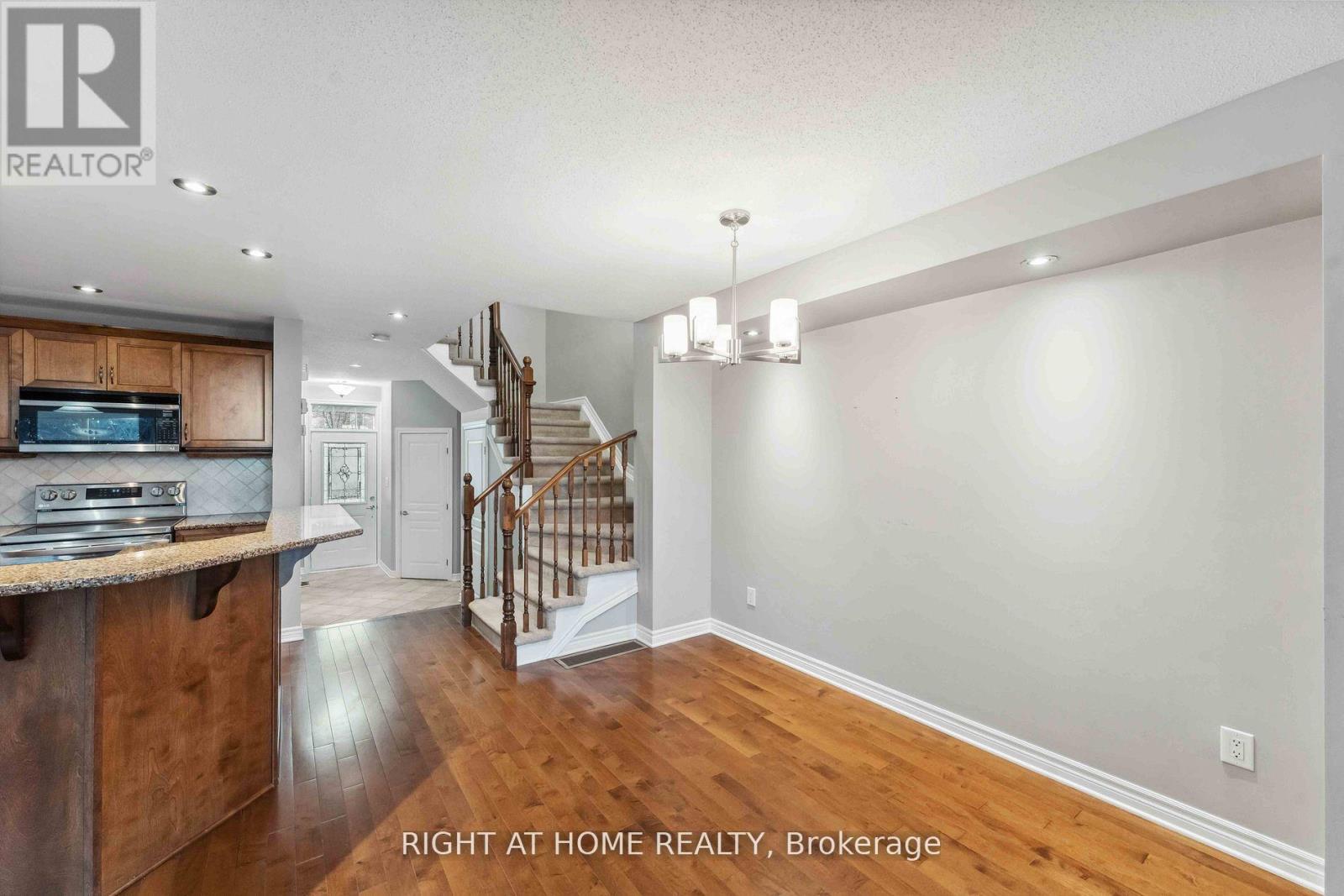 3 Bed, 3 Bath House for Rent in Ottawa – 130 TANDALEE CRESCENT, Ottawa – MLS# X13595356 - Image 6