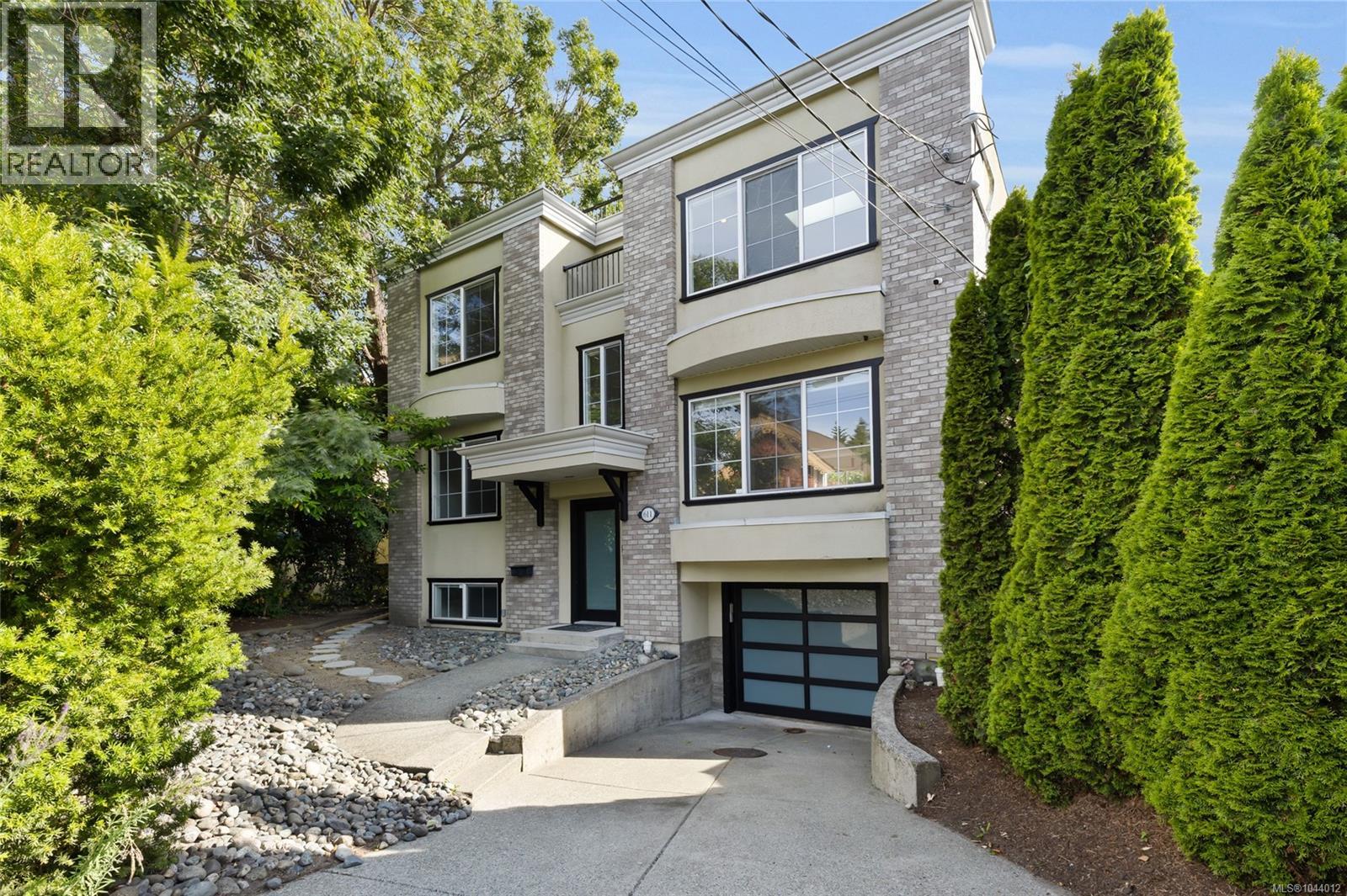 611 Niagara St - 1