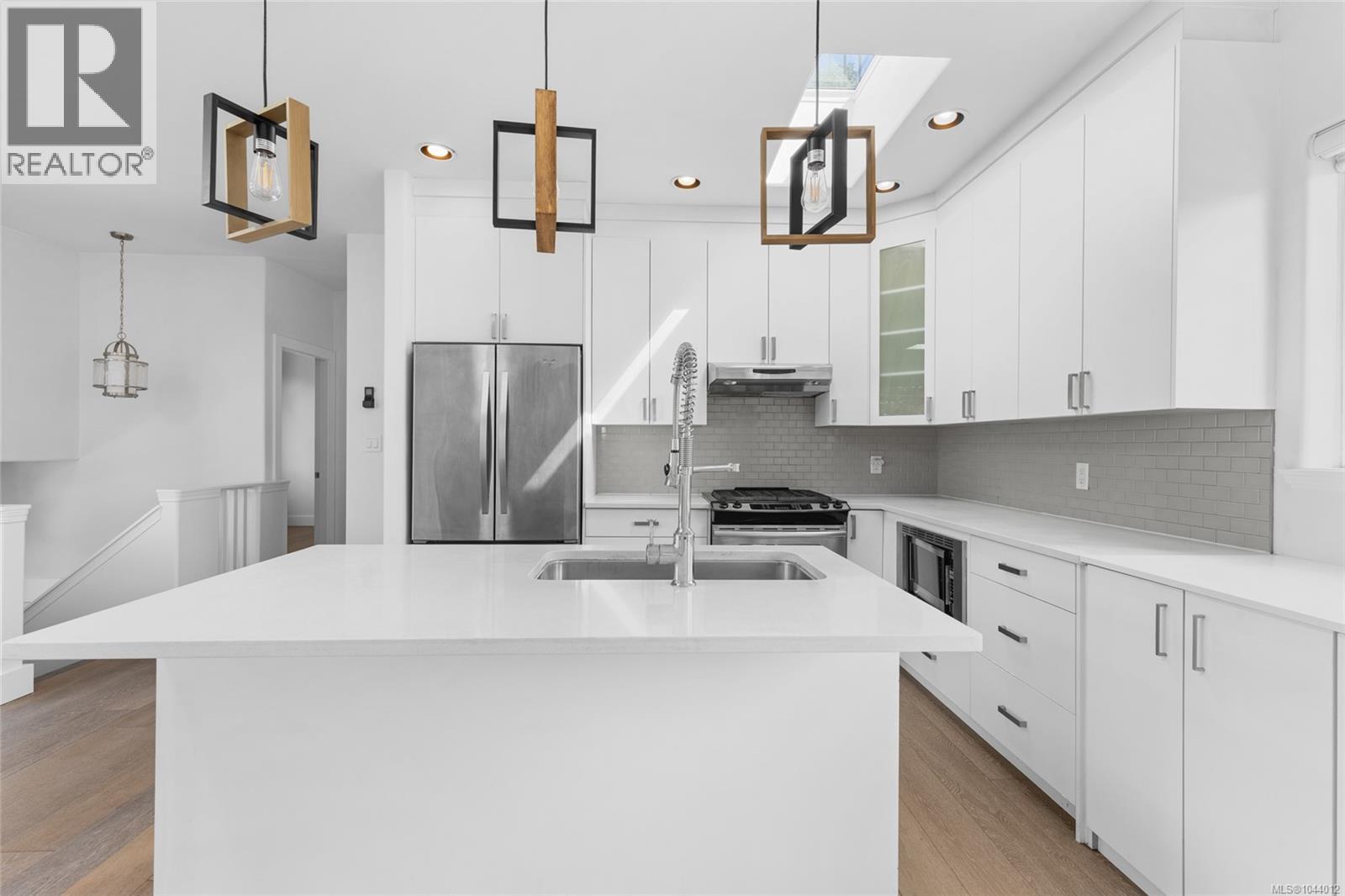 611 Niagara St - 12