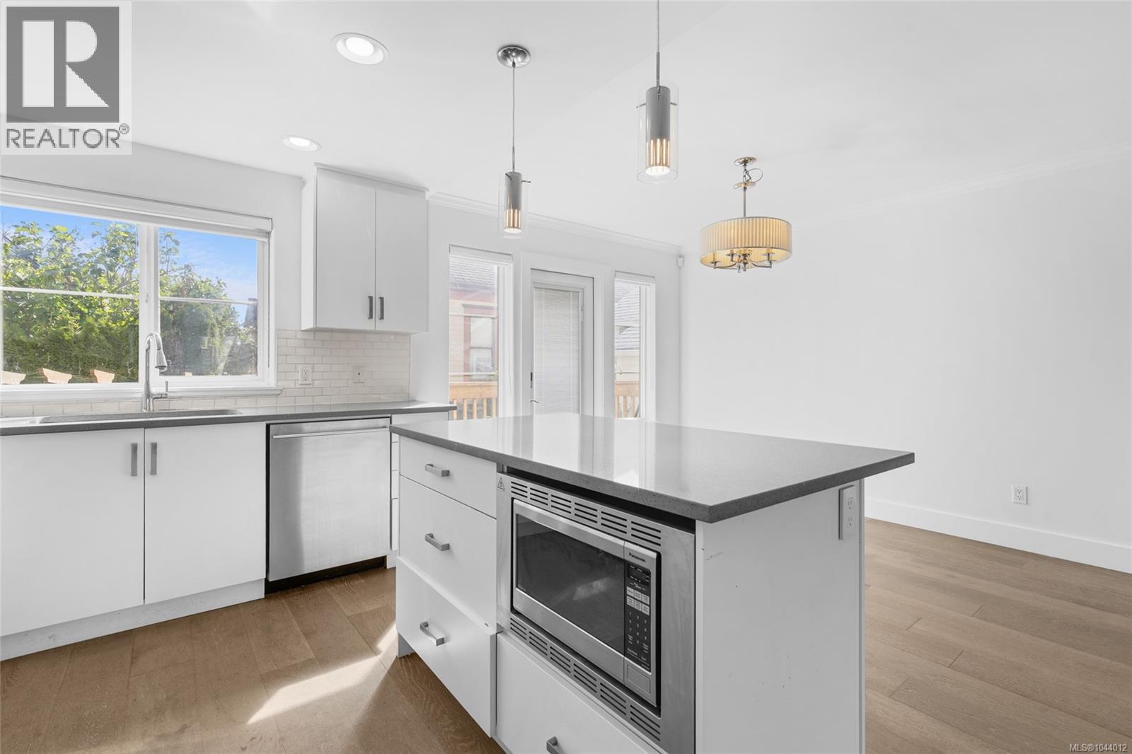 611 Niagara St - 15
