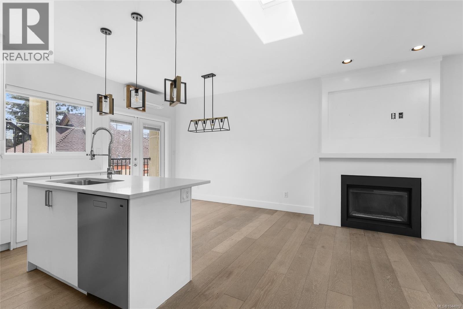 611 Niagara St - 16