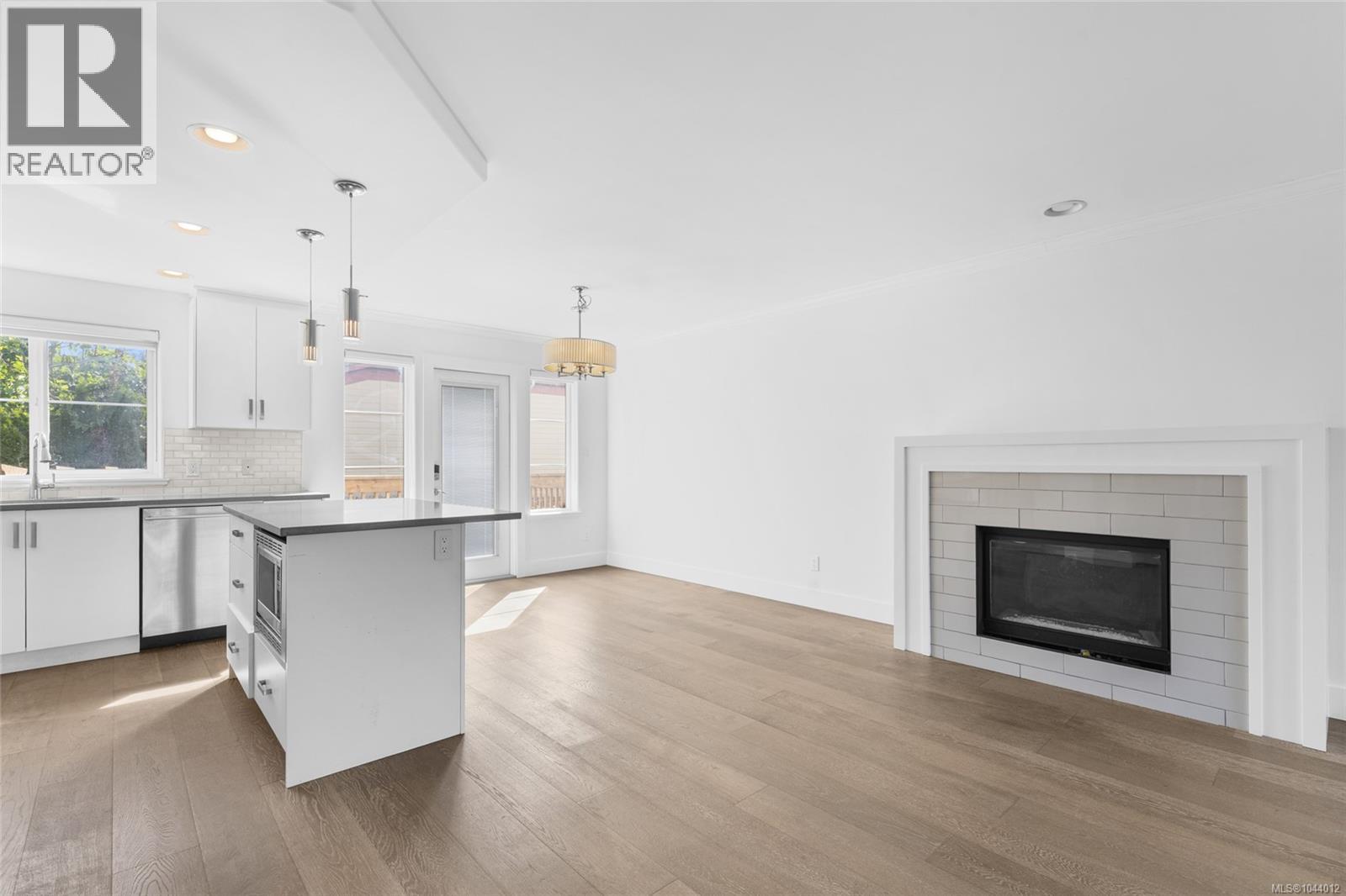 611 Niagara St - 20