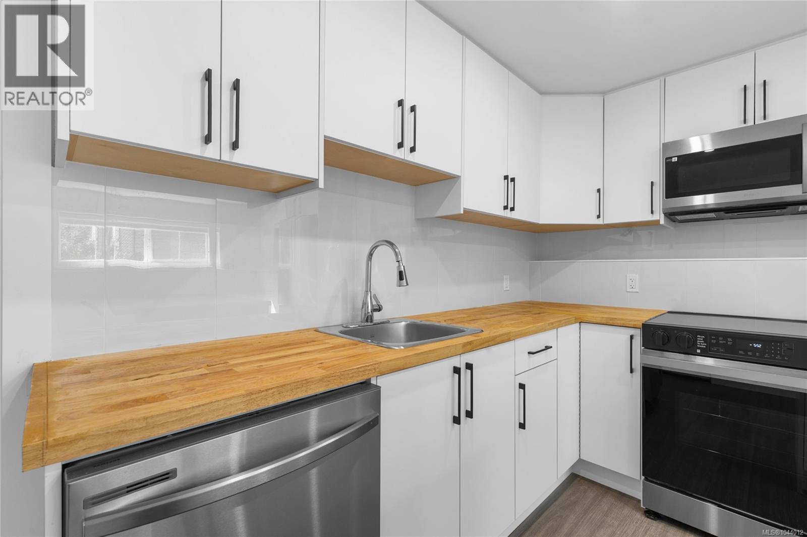 611 Niagara St - 32