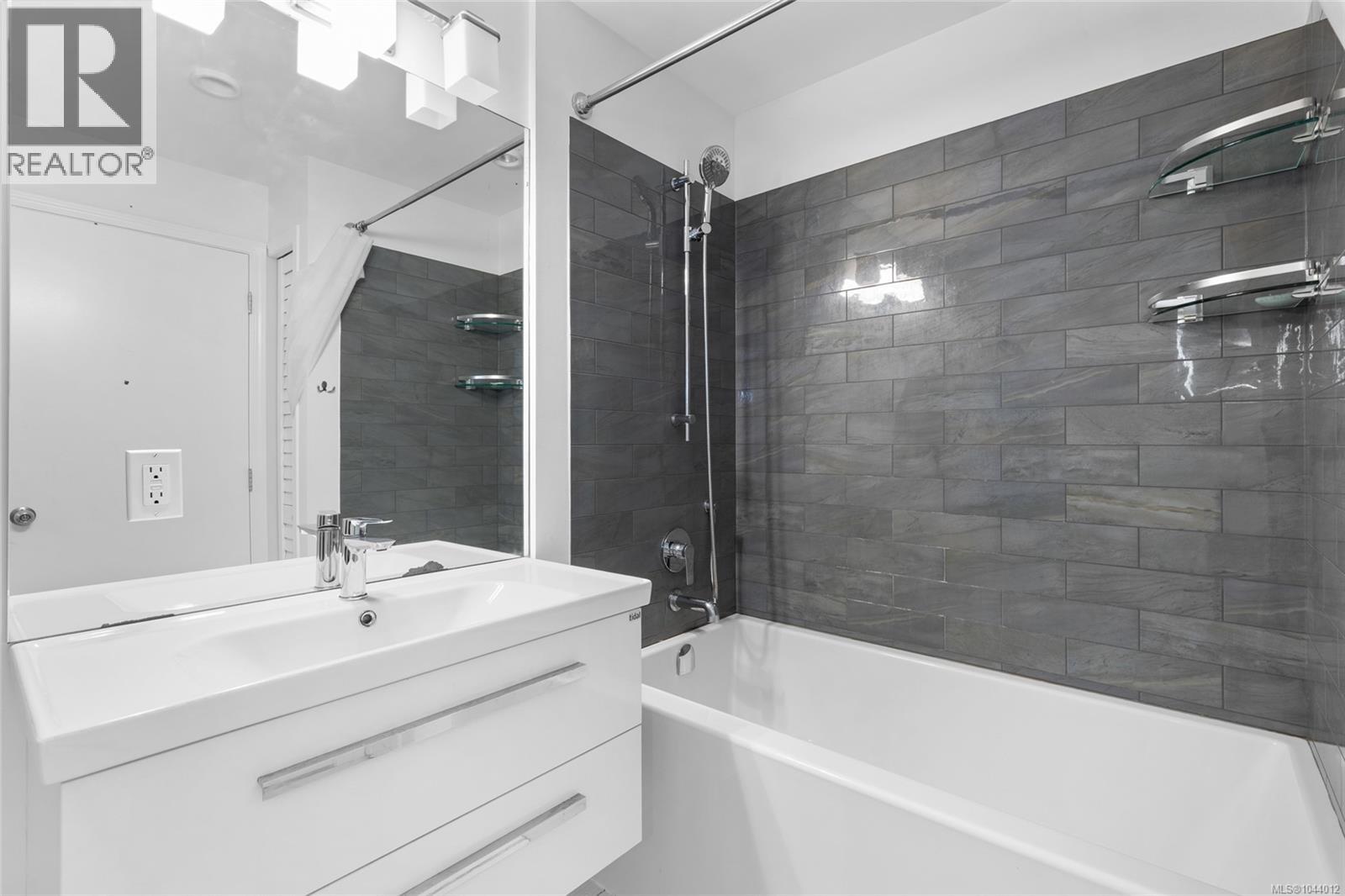 611 Niagara St - 34