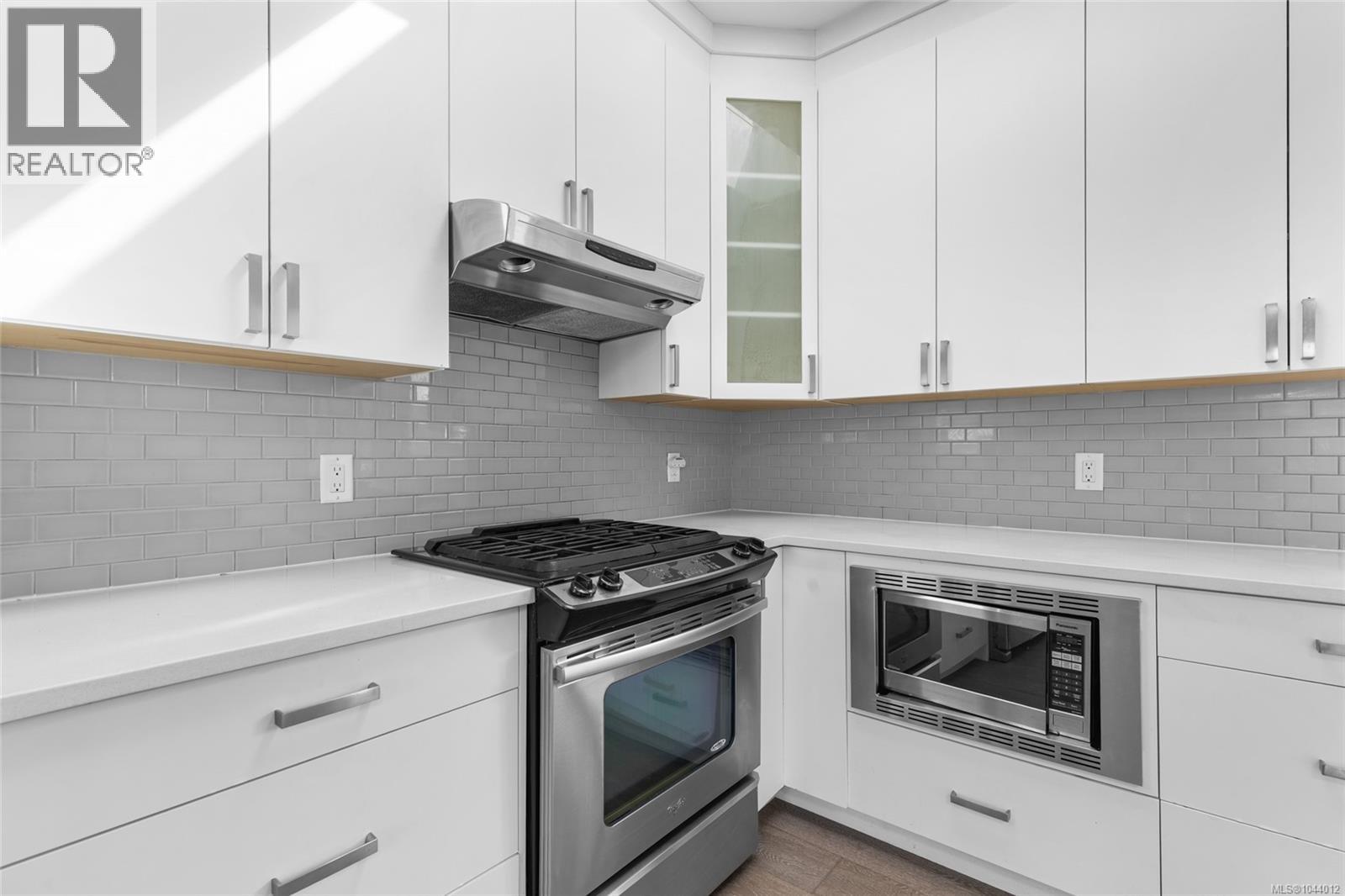 611 Niagara St - 38