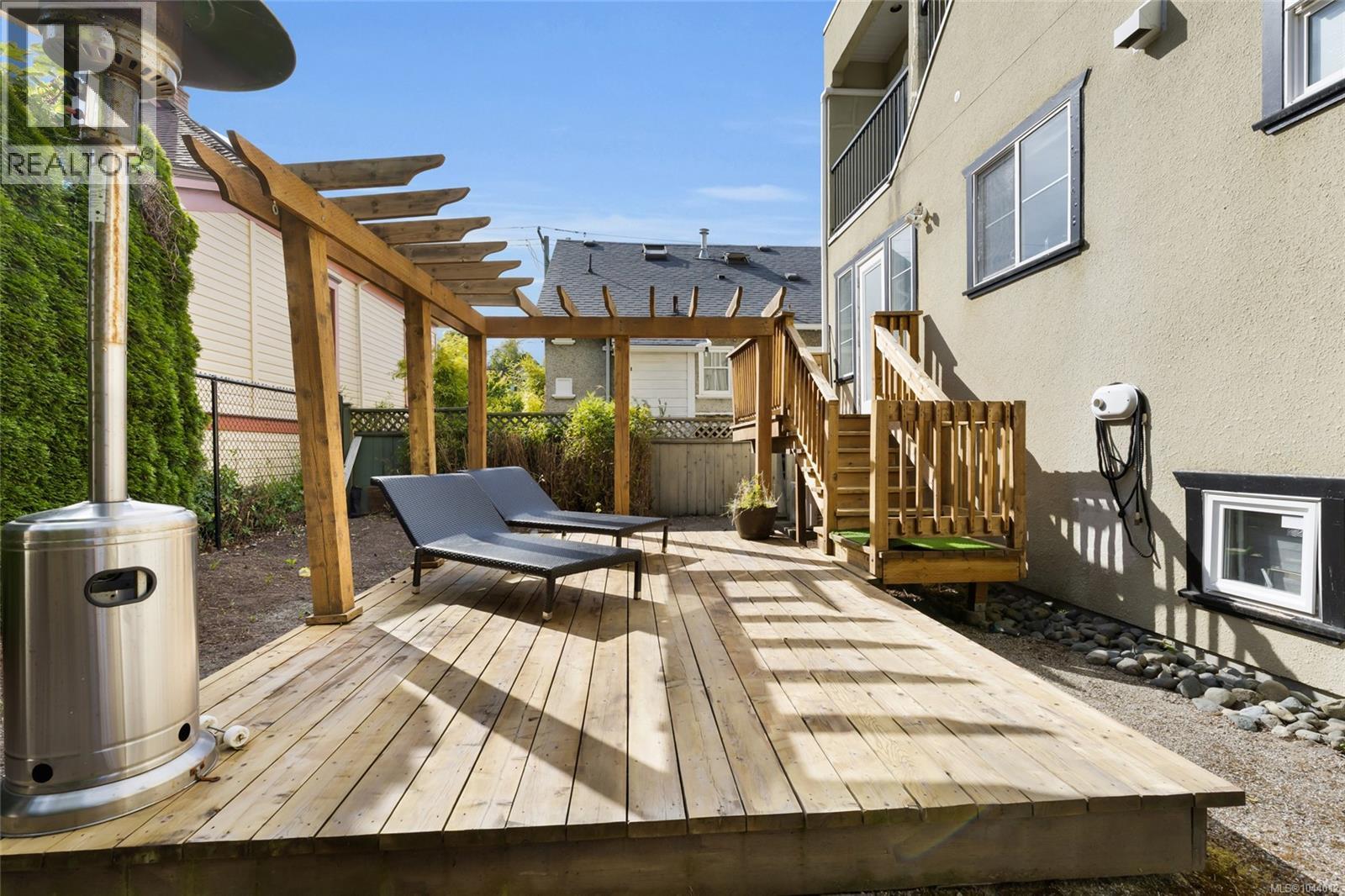 611 Niagara St - 45