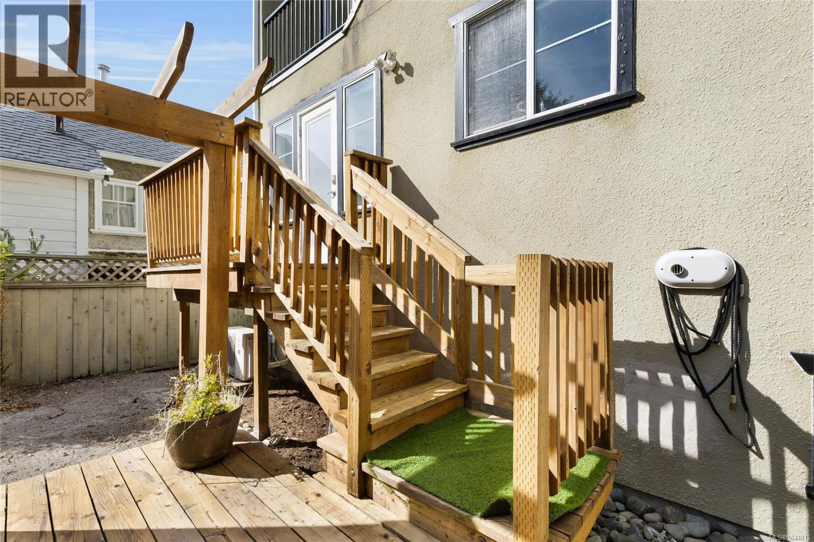 611 Niagara St - 46