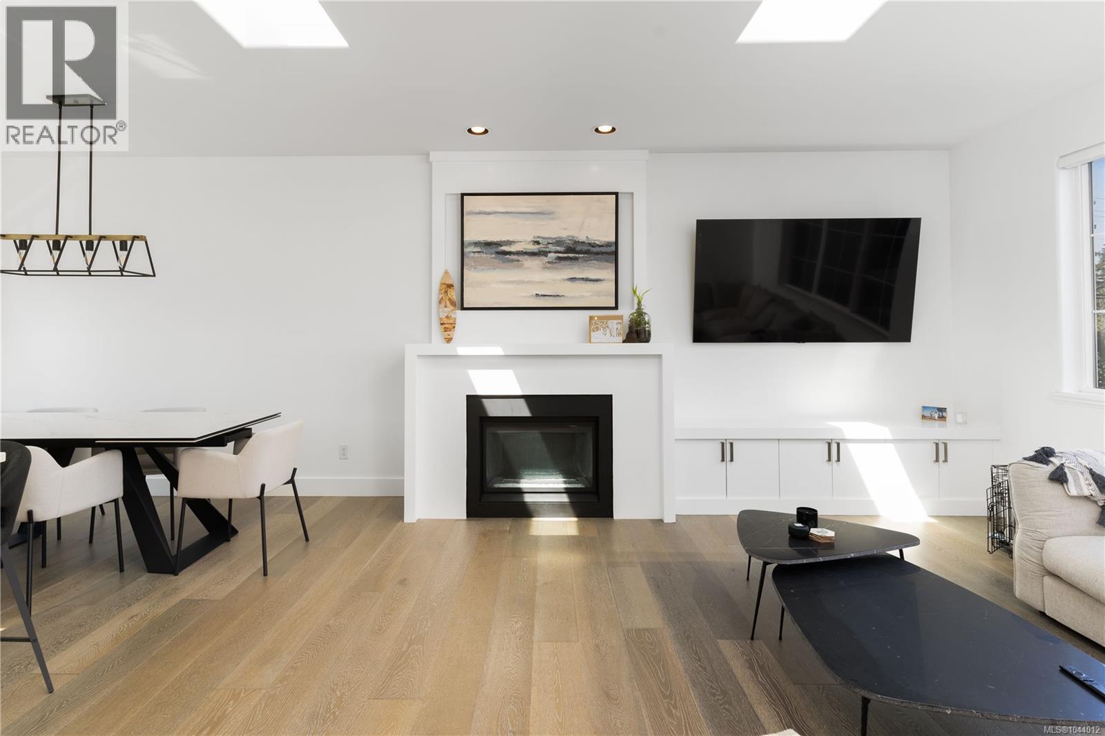 611 Niagara St - 5