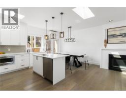 Ensuite - 611 Niagara St, Victoria, BC V8V1J1 Photo 10