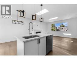 Living room - 611 Niagara St, Victoria, BC V8V1J1 Photo 17