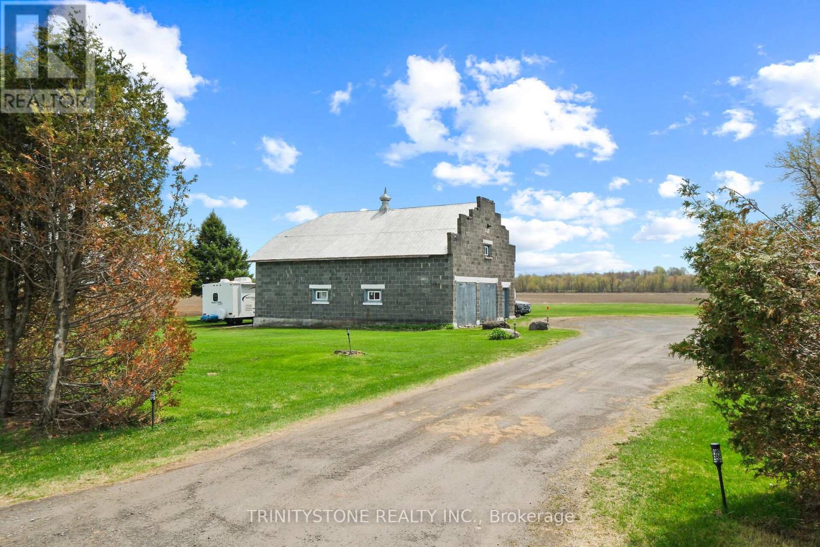 662 LACROIX ROAD - 5