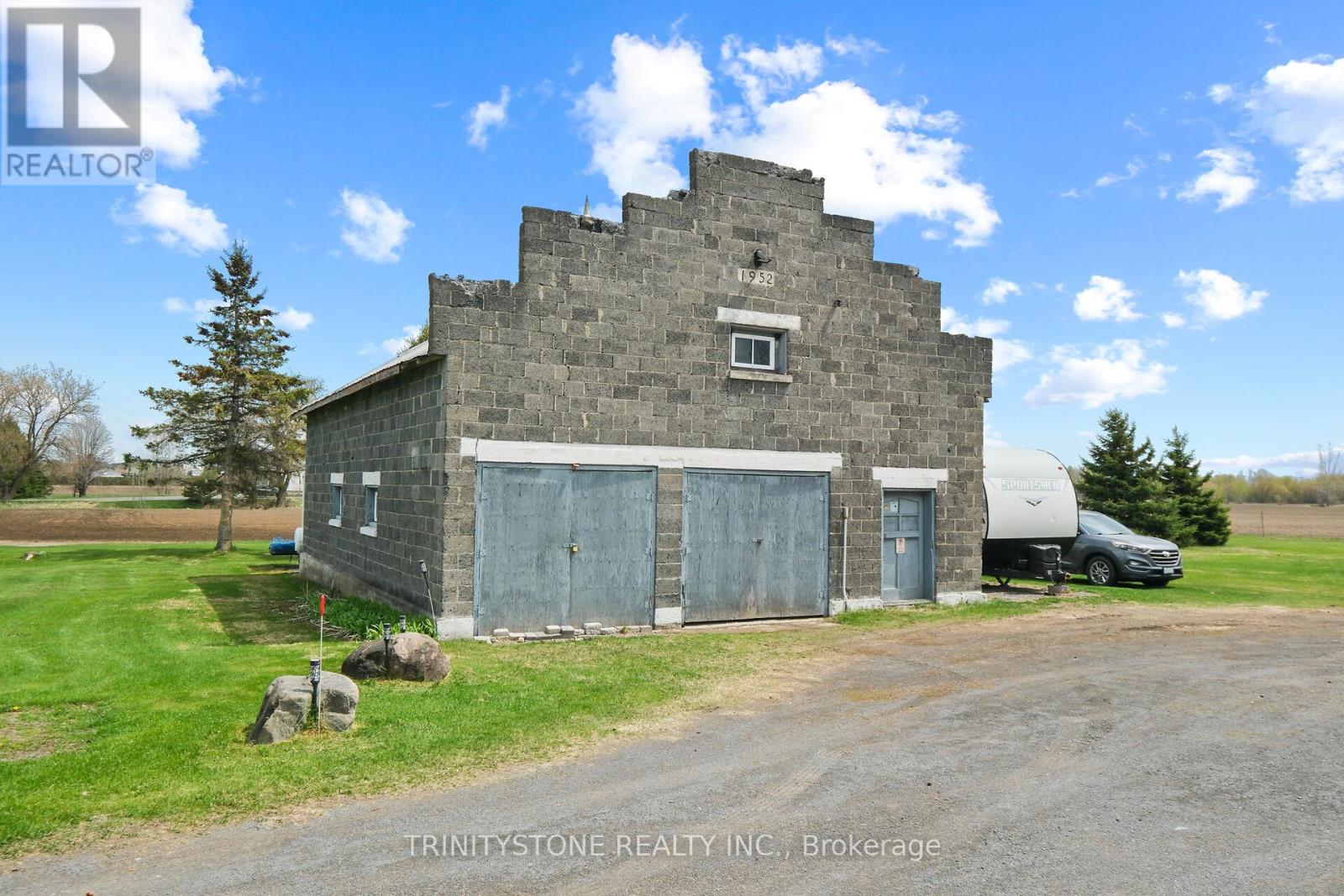 662 LACROIX ROAD - 6