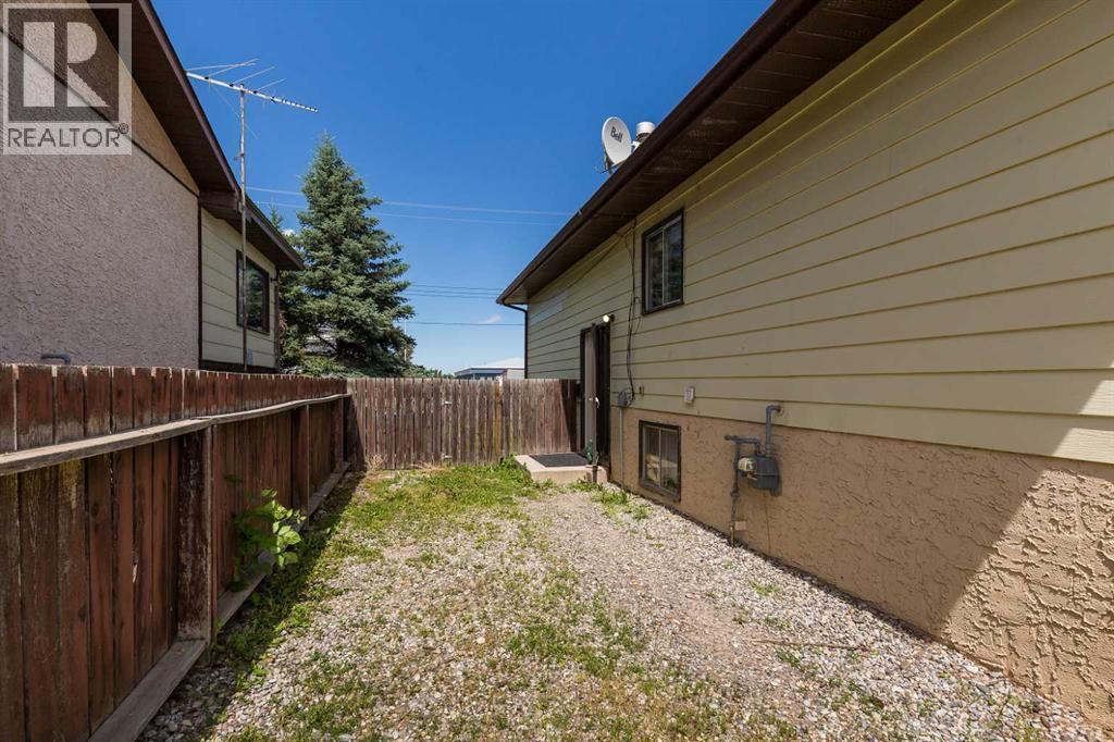 627 11 Street - 27