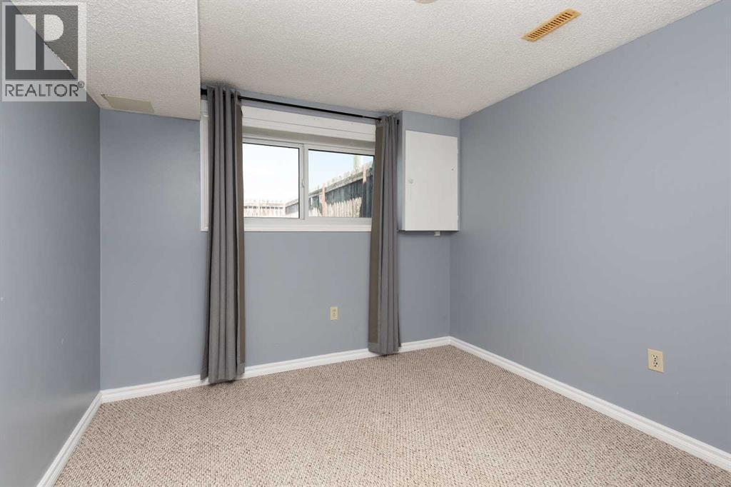 627 11 Street - 23