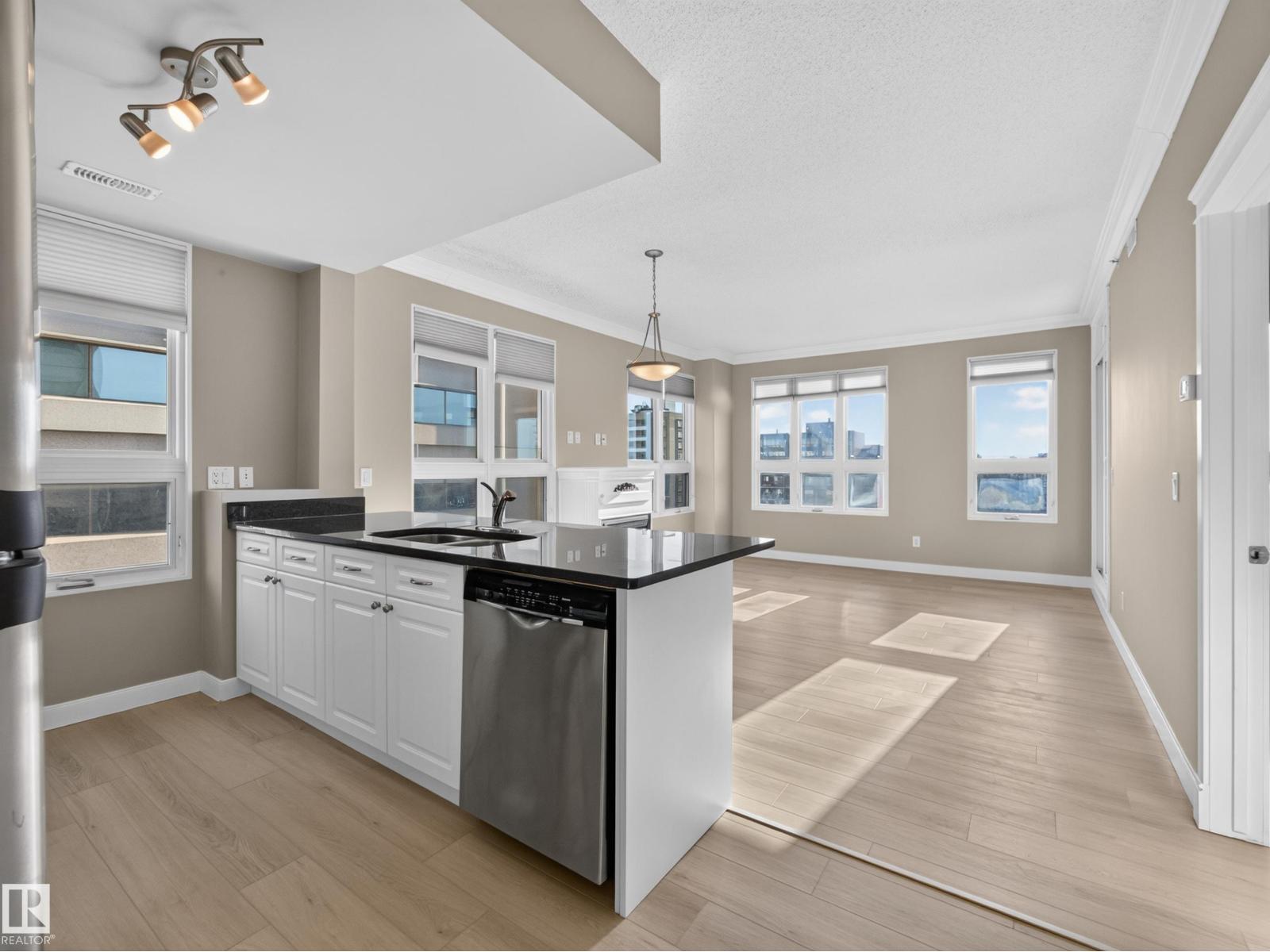 #1208 9939 109 ST NW - 18