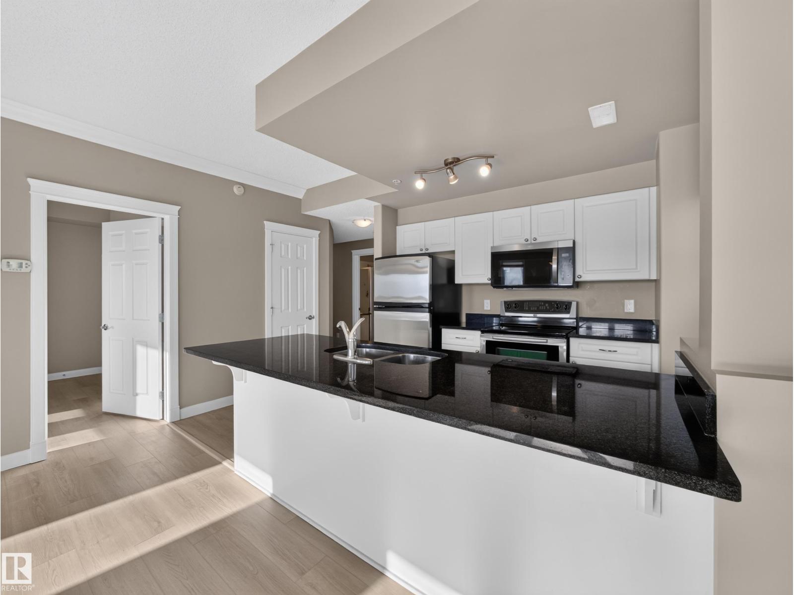 #1208 9939 109 ST NW - 19