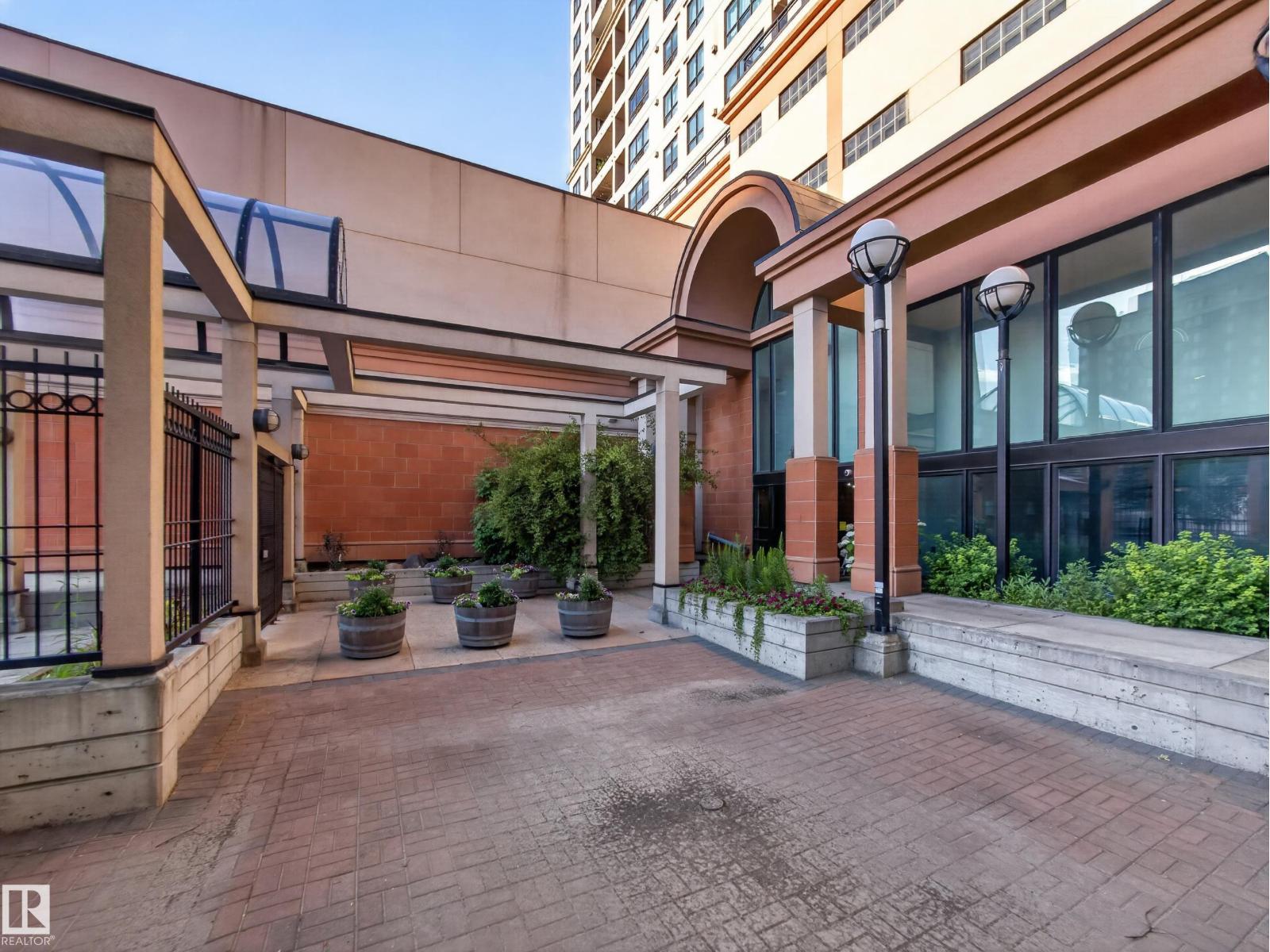 #1208 9939 109 ST NW - 53