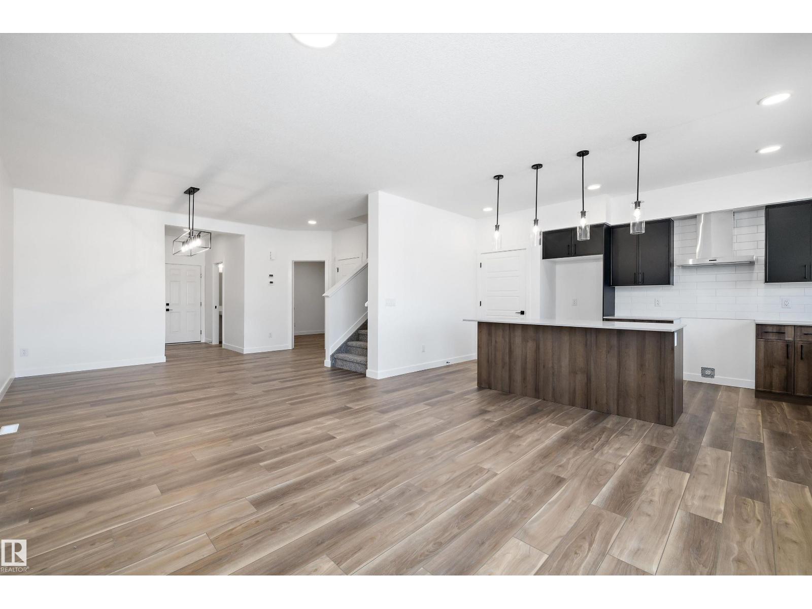 19304 29 AV NW - 13