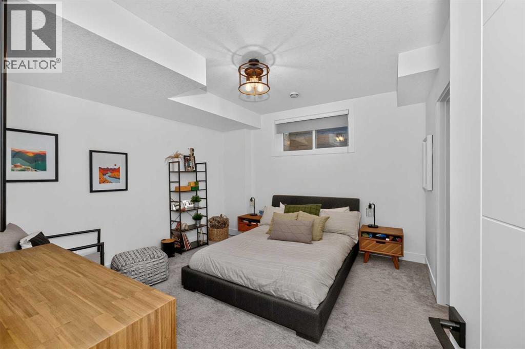 2430 26 Street SW - Image 32